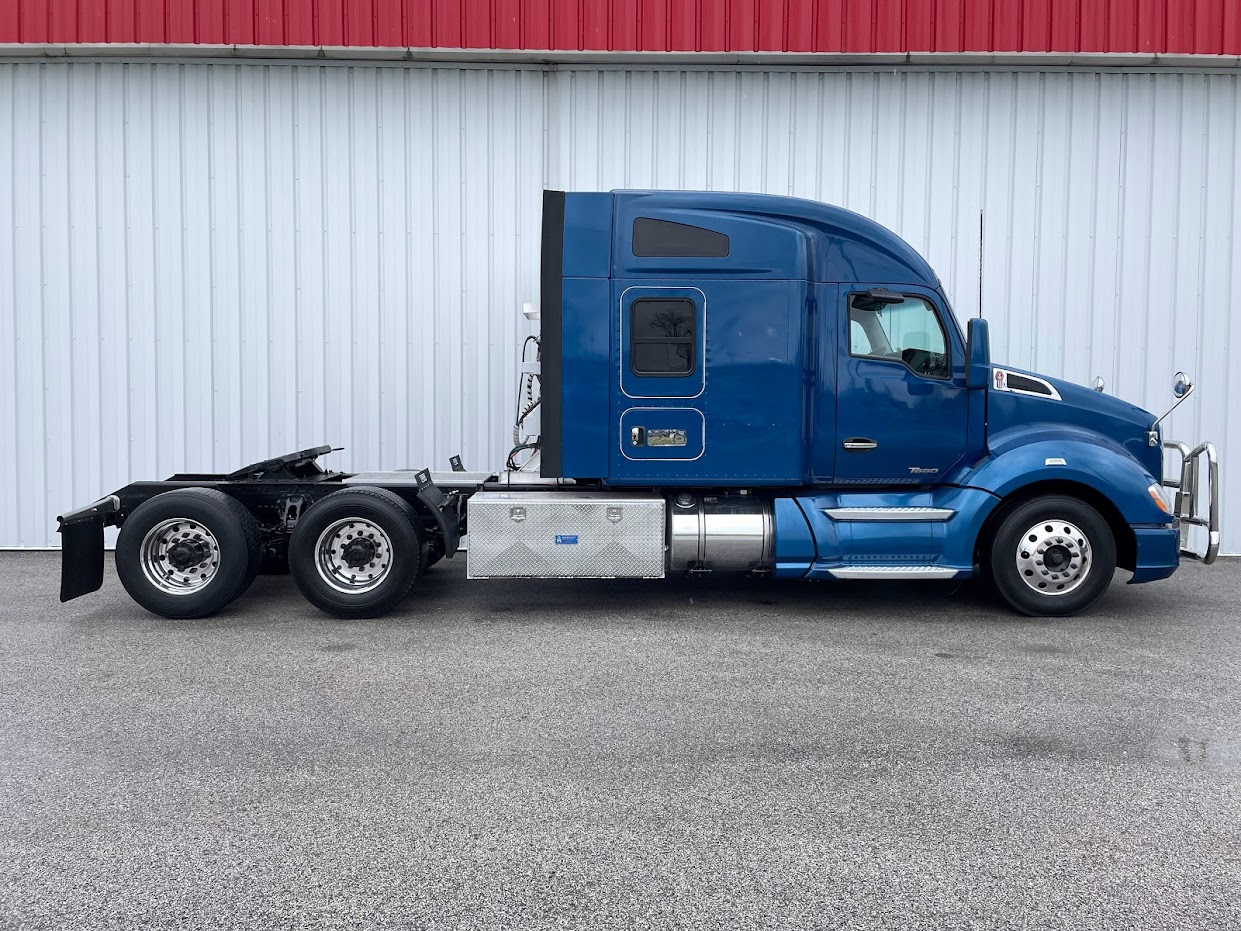 18 Kenworth T680 Cit Trucks