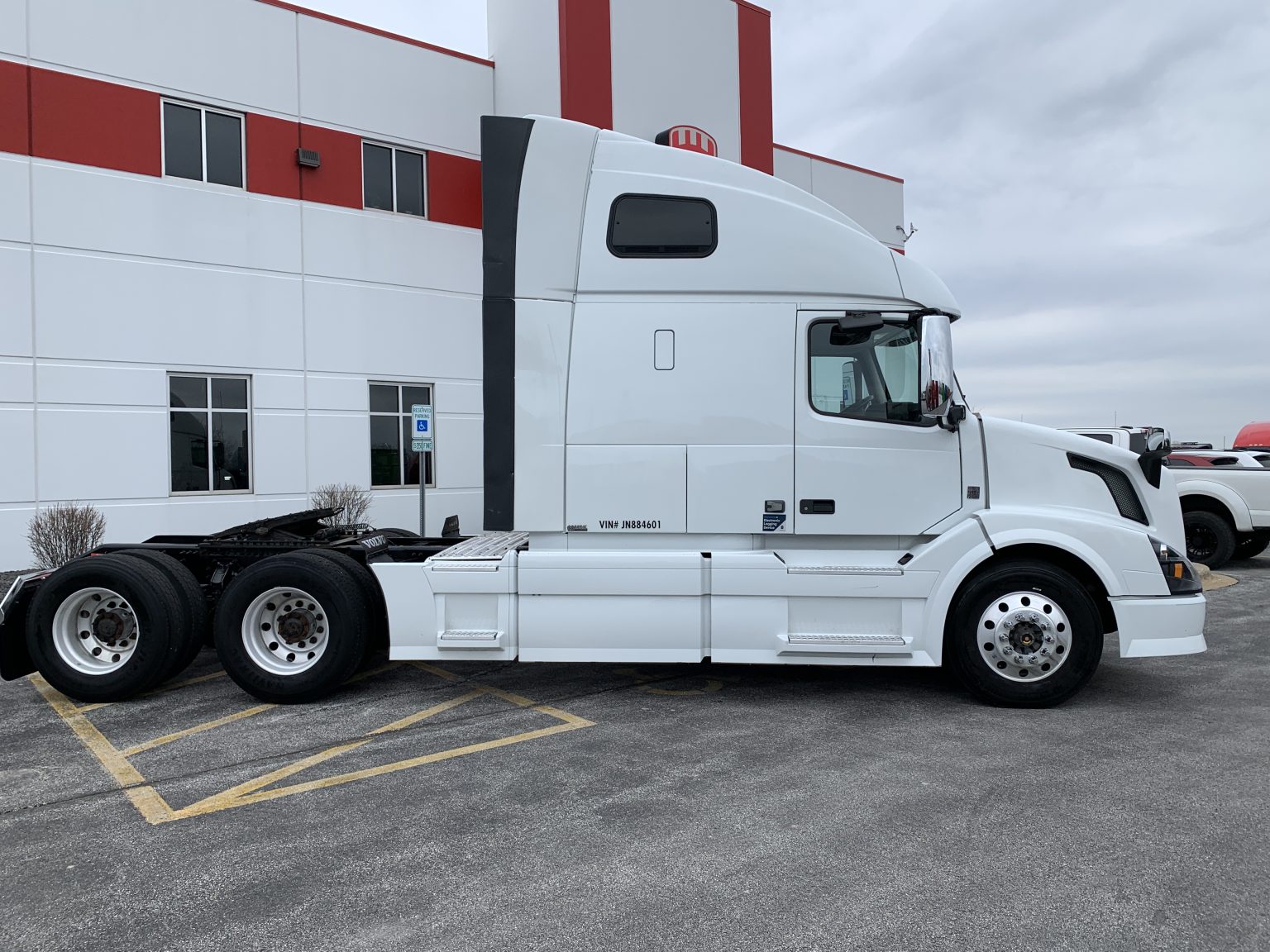 2018 VOLVO VNL64T670 - CIT Trucks