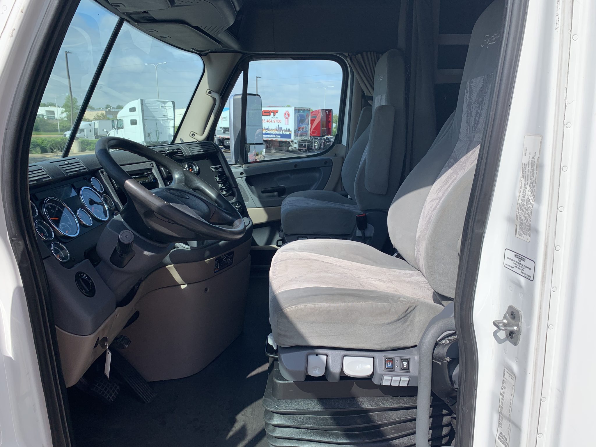 2016 FREIGHTLINER CASCADIA 125 - CIT Trucks