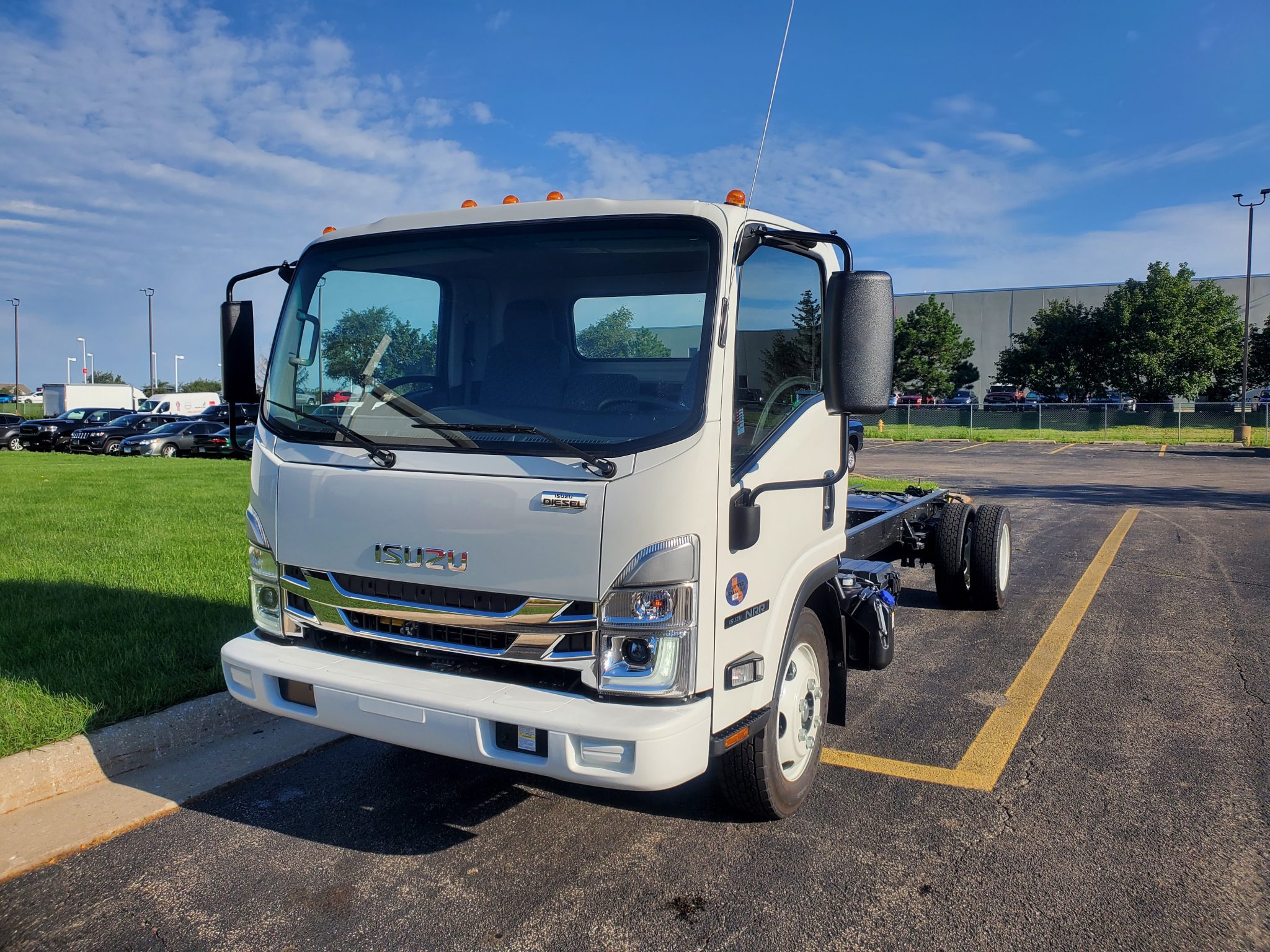 2023-isuzu-nrr-cit-trucks
