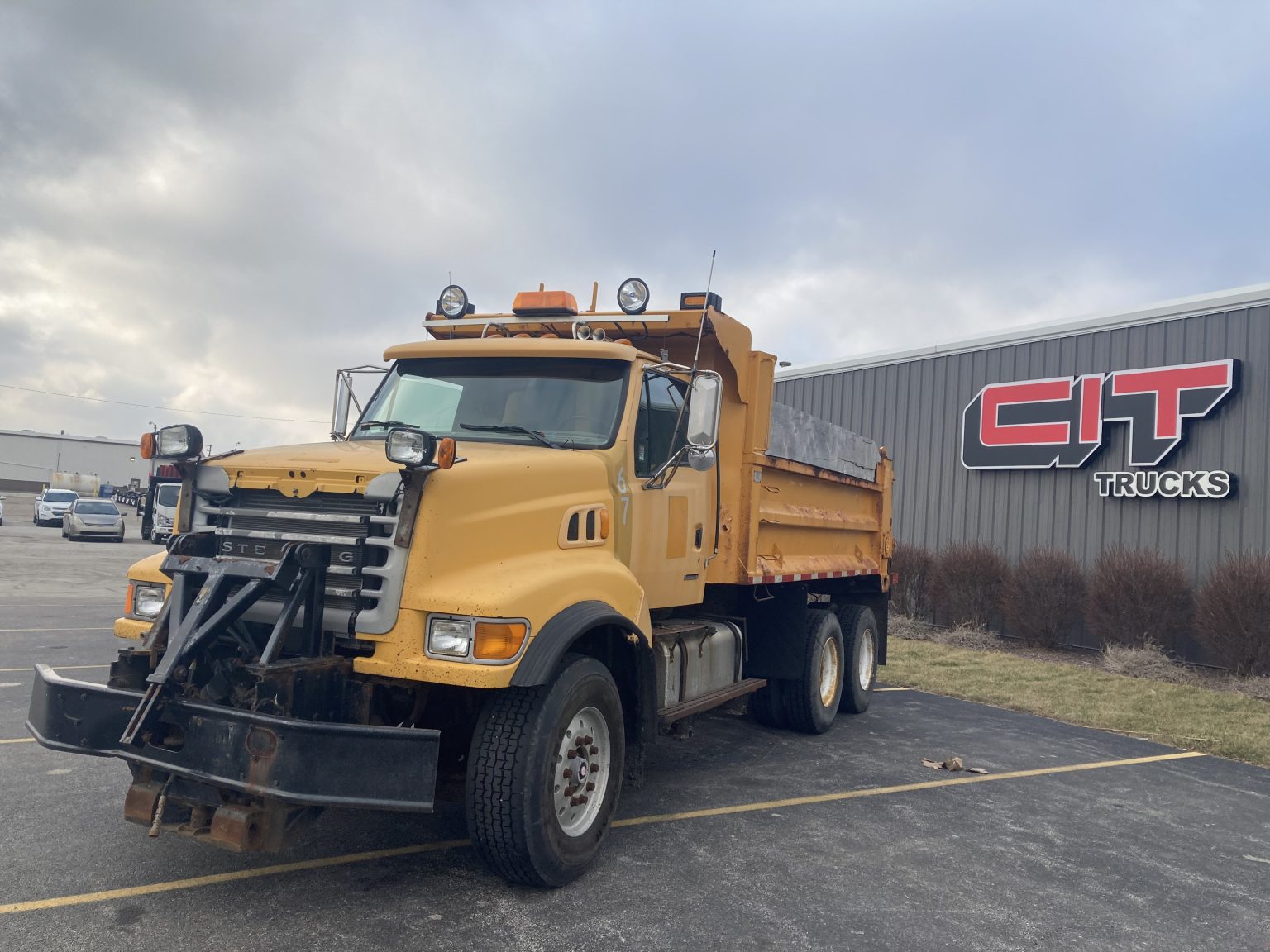 2001 STERLING LT9500 DUMP TRUCK - CIT Trucks