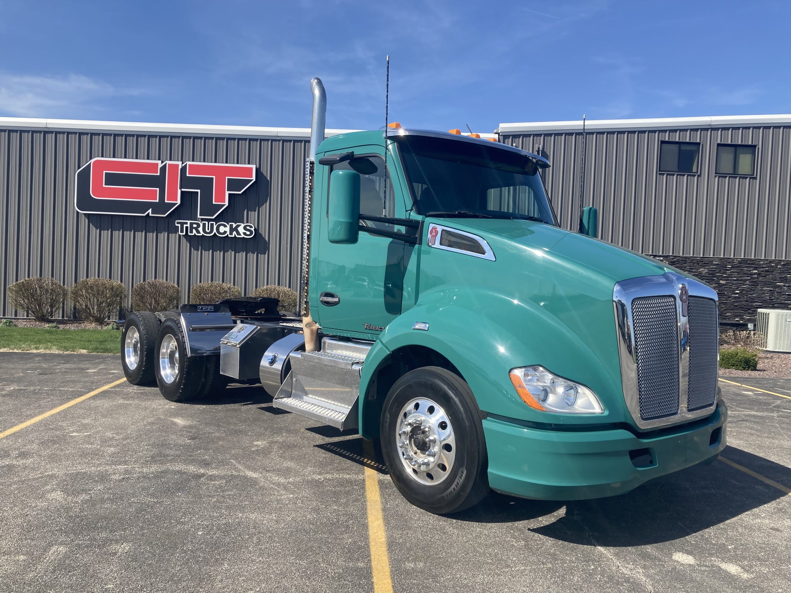 2015 KENWORTH T680 - CIT Trucks