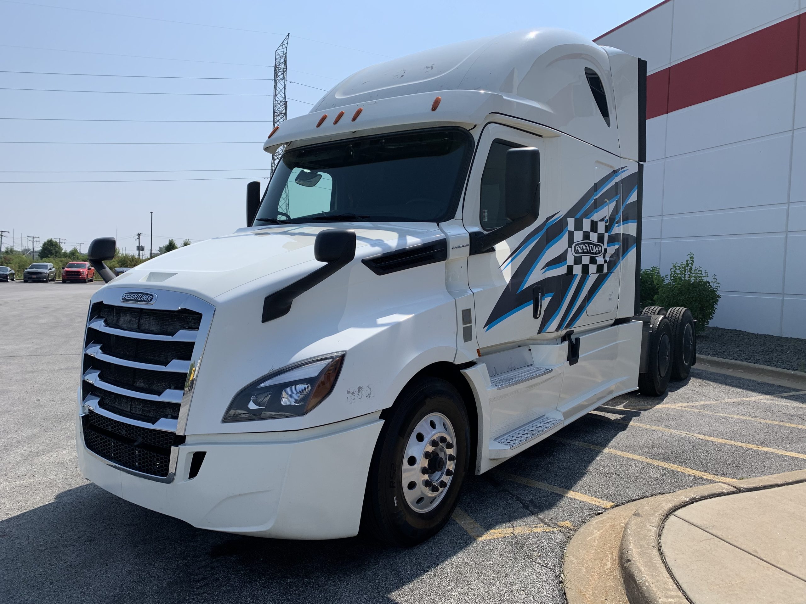 2019 freightliner cascadia fridge size