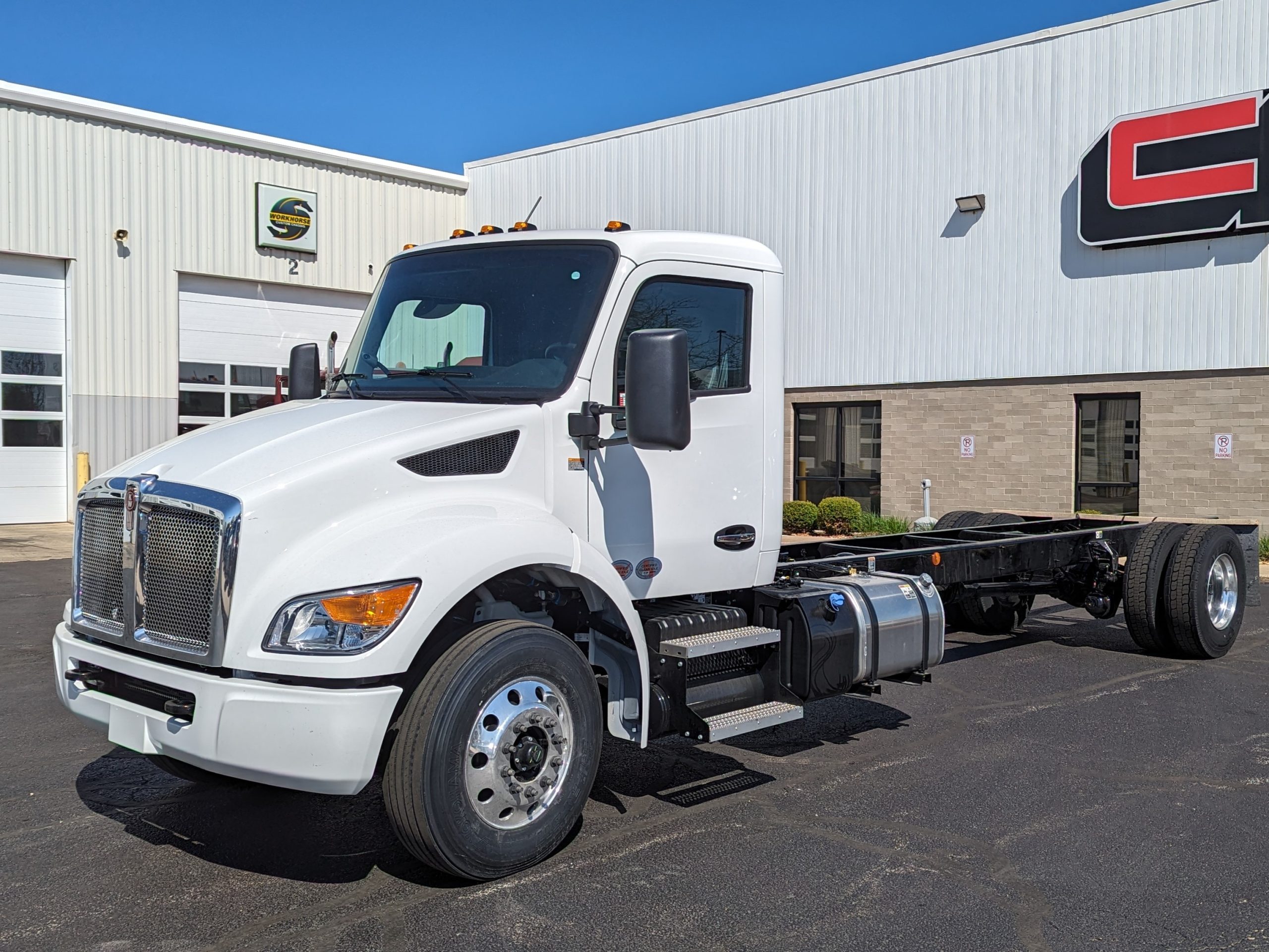 2025 KENWORTH T280 - image 1 of 6