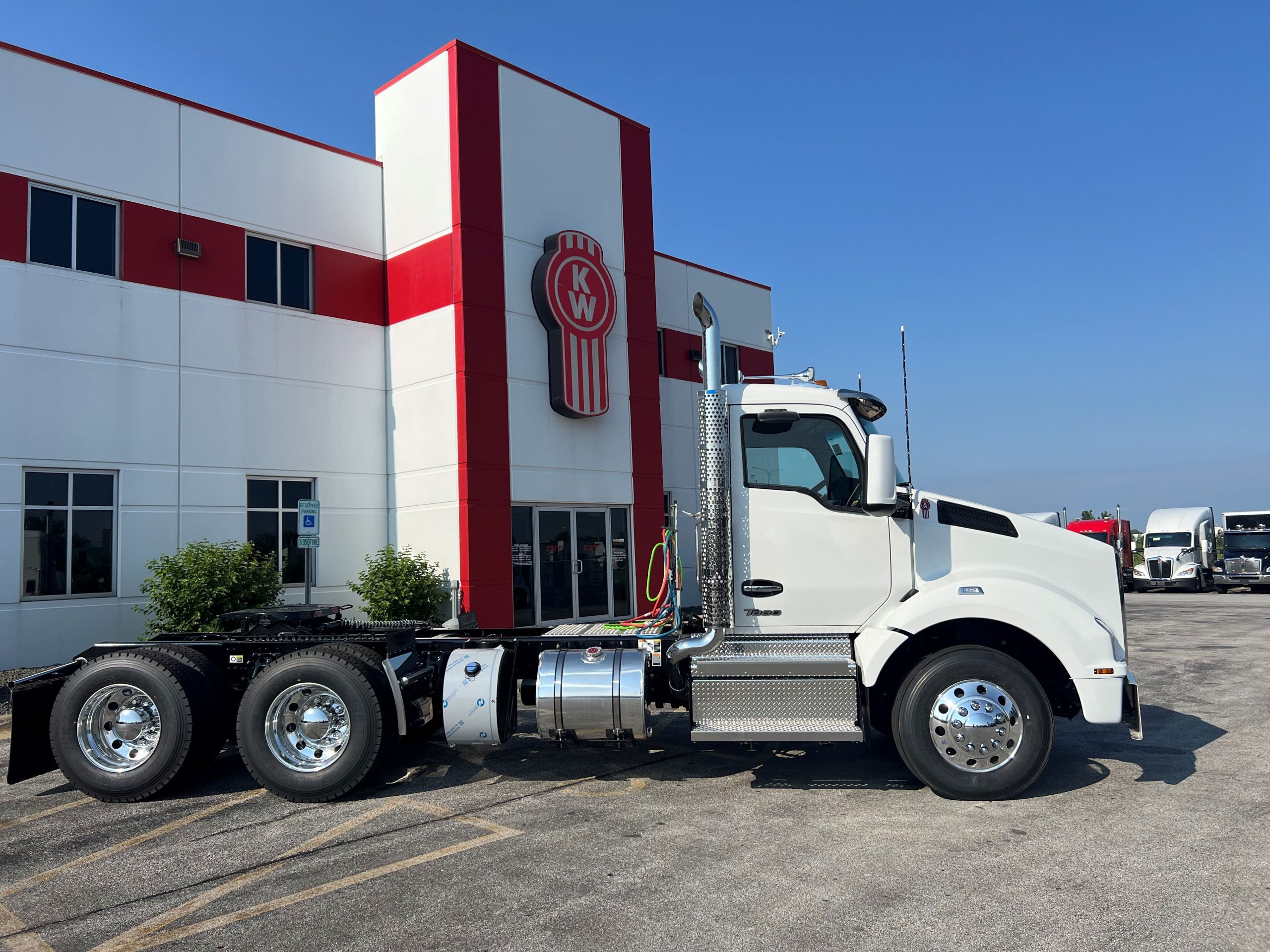 2025 KENWORTH T880 - image 4 of 6