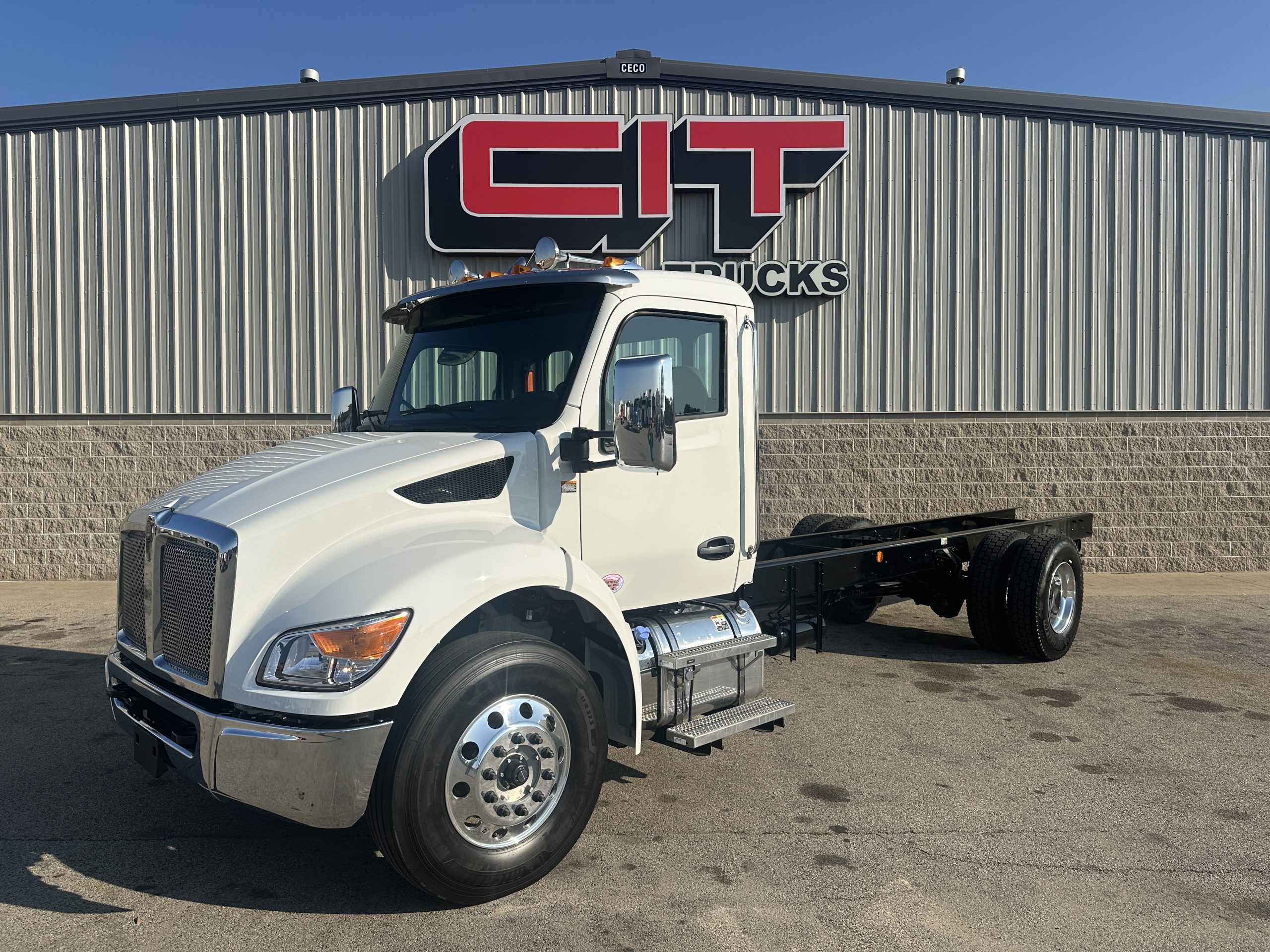 2025 KENWORTH T380 - image 1 of 6