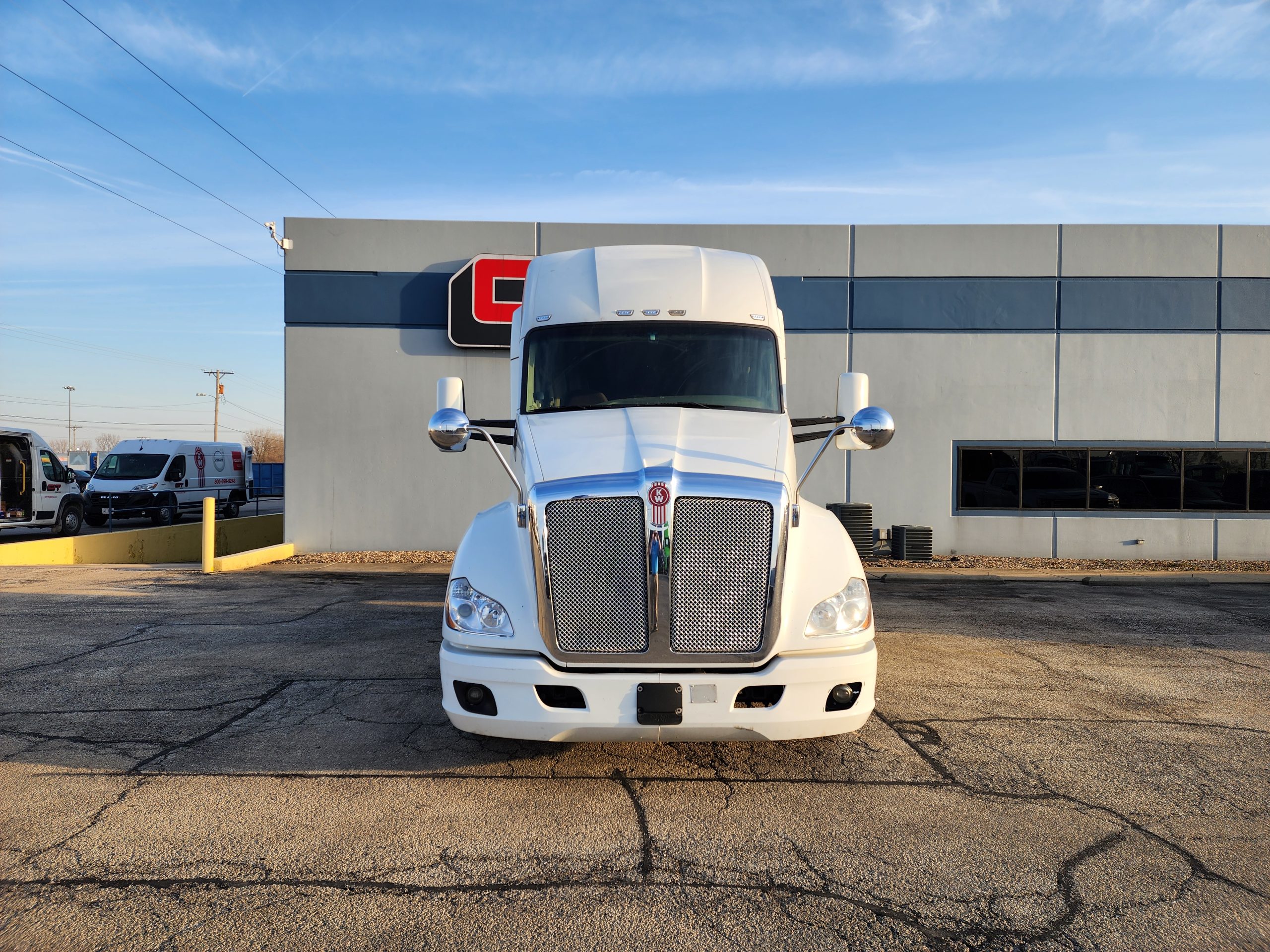 2019 KENWORTH T680 - image 2 of 6