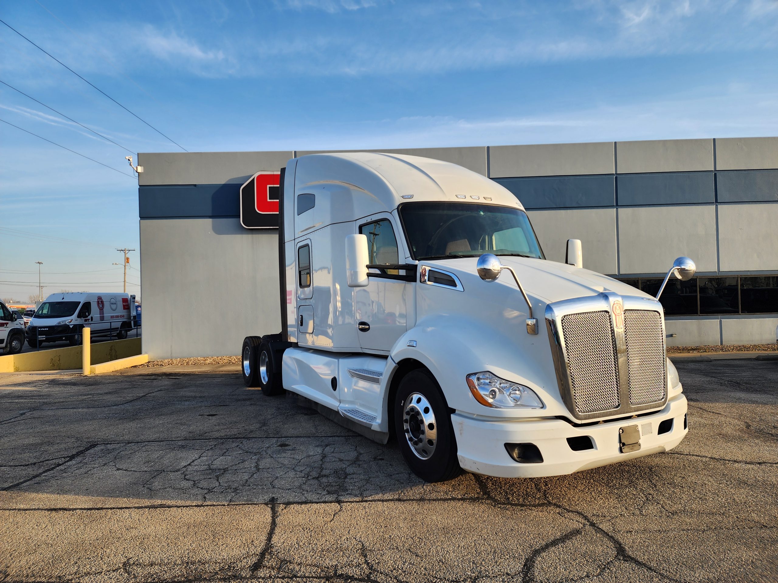 2019 KENWORTH T680 - image 3 of 6