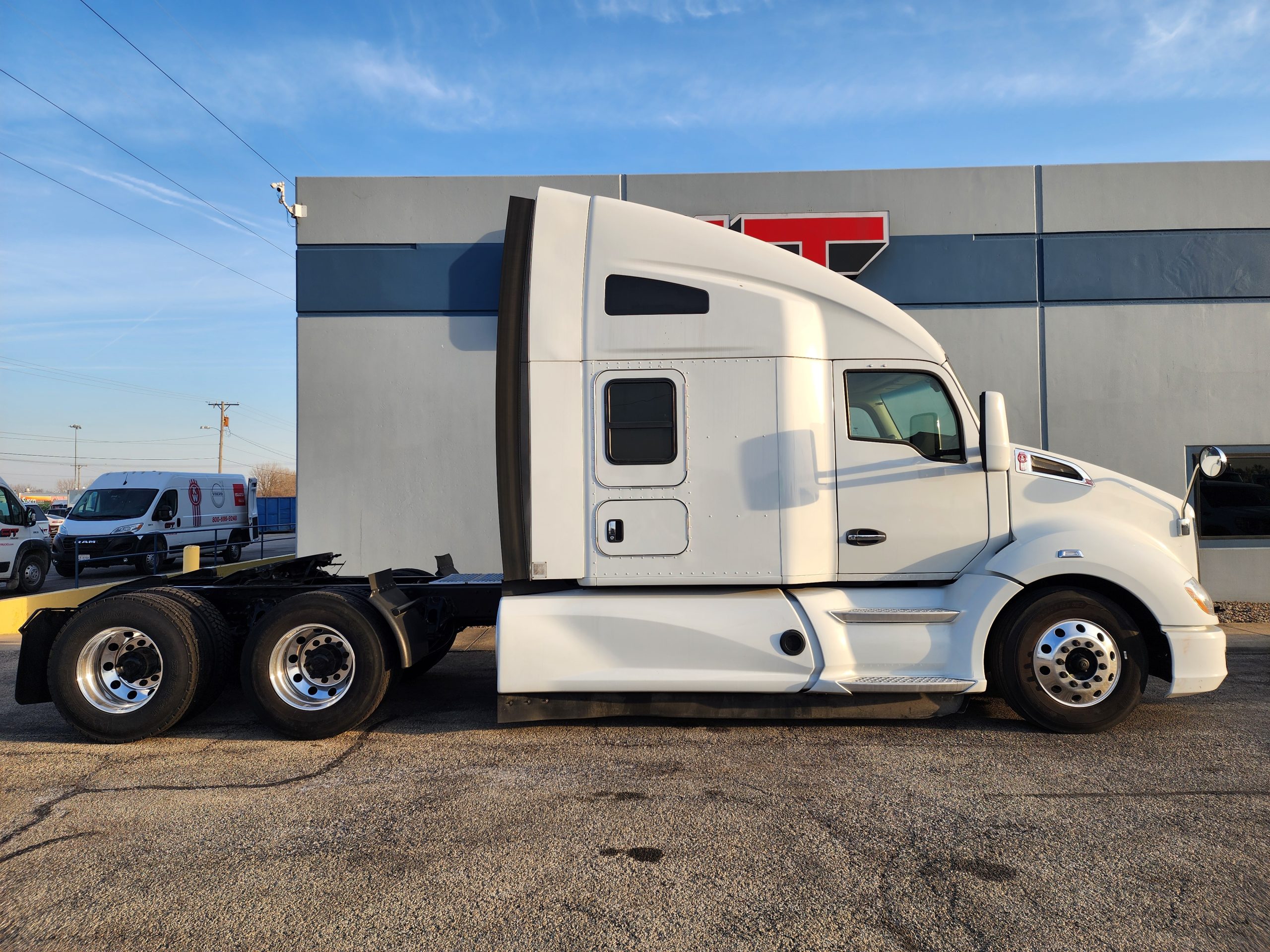 2019 KENWORTH T680 - image 4 of 6