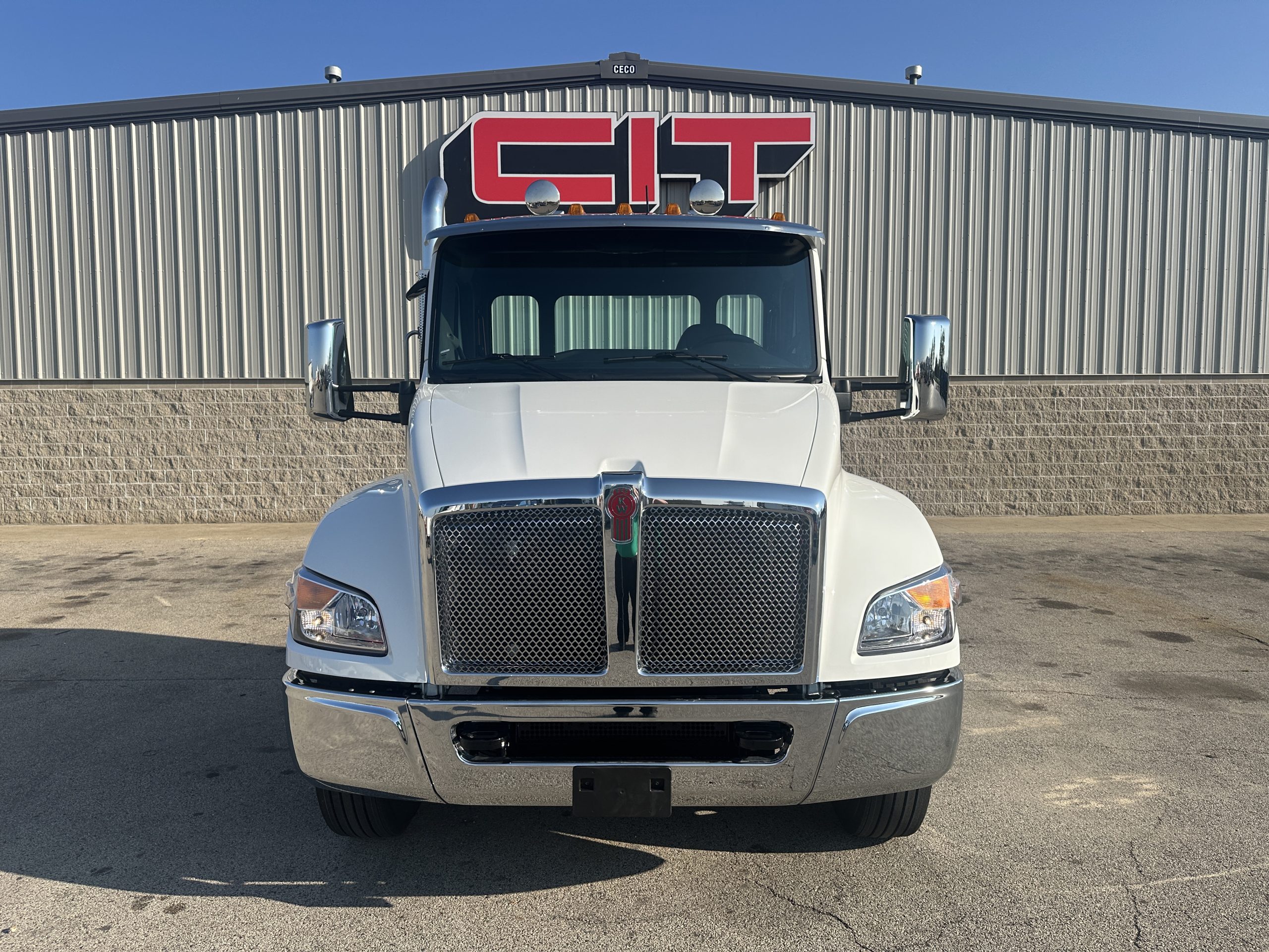 2025 KENWORTH T380 - image 2 of 6