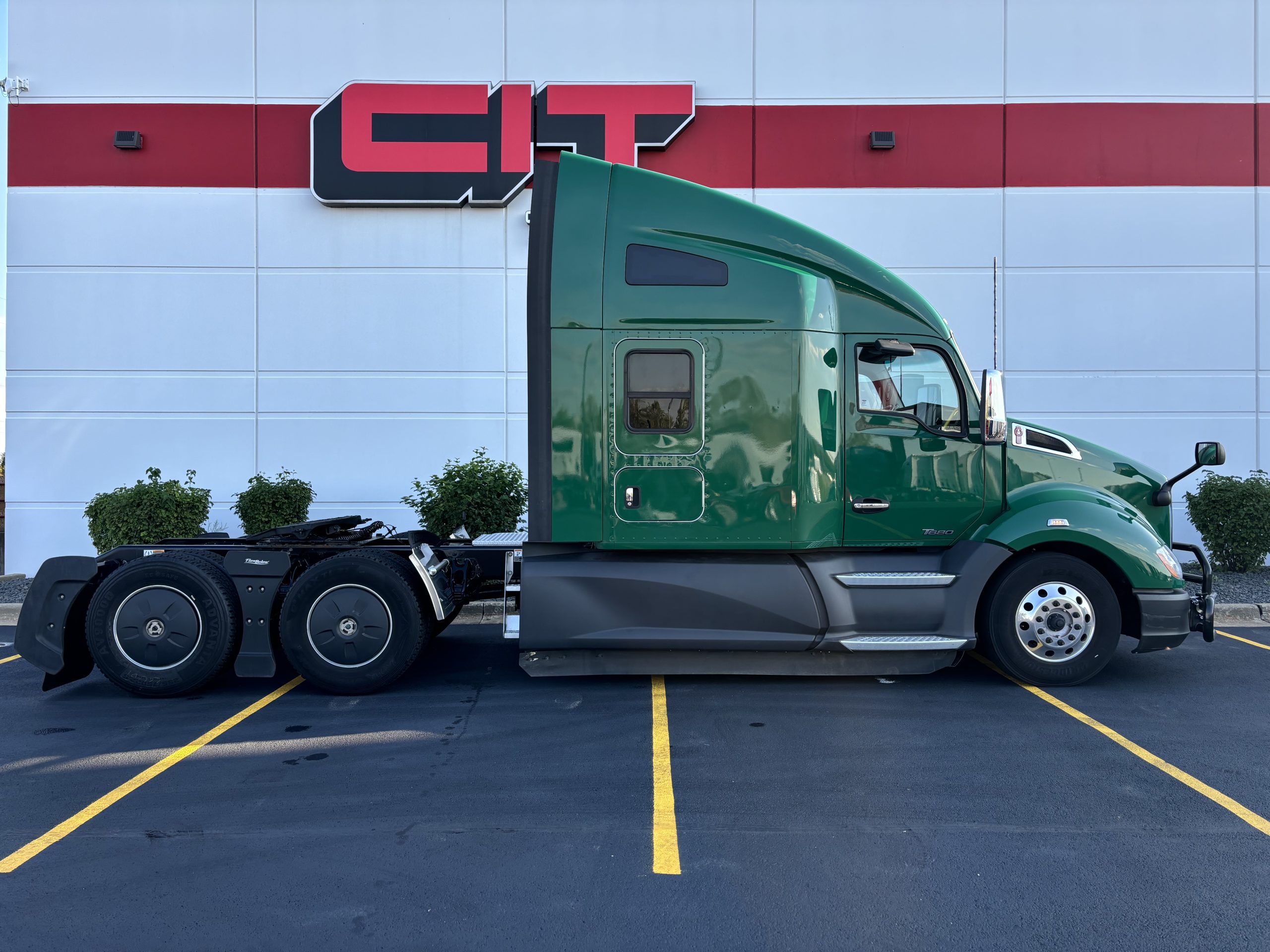 2022 KENWORTH T680 - image 4 of 6