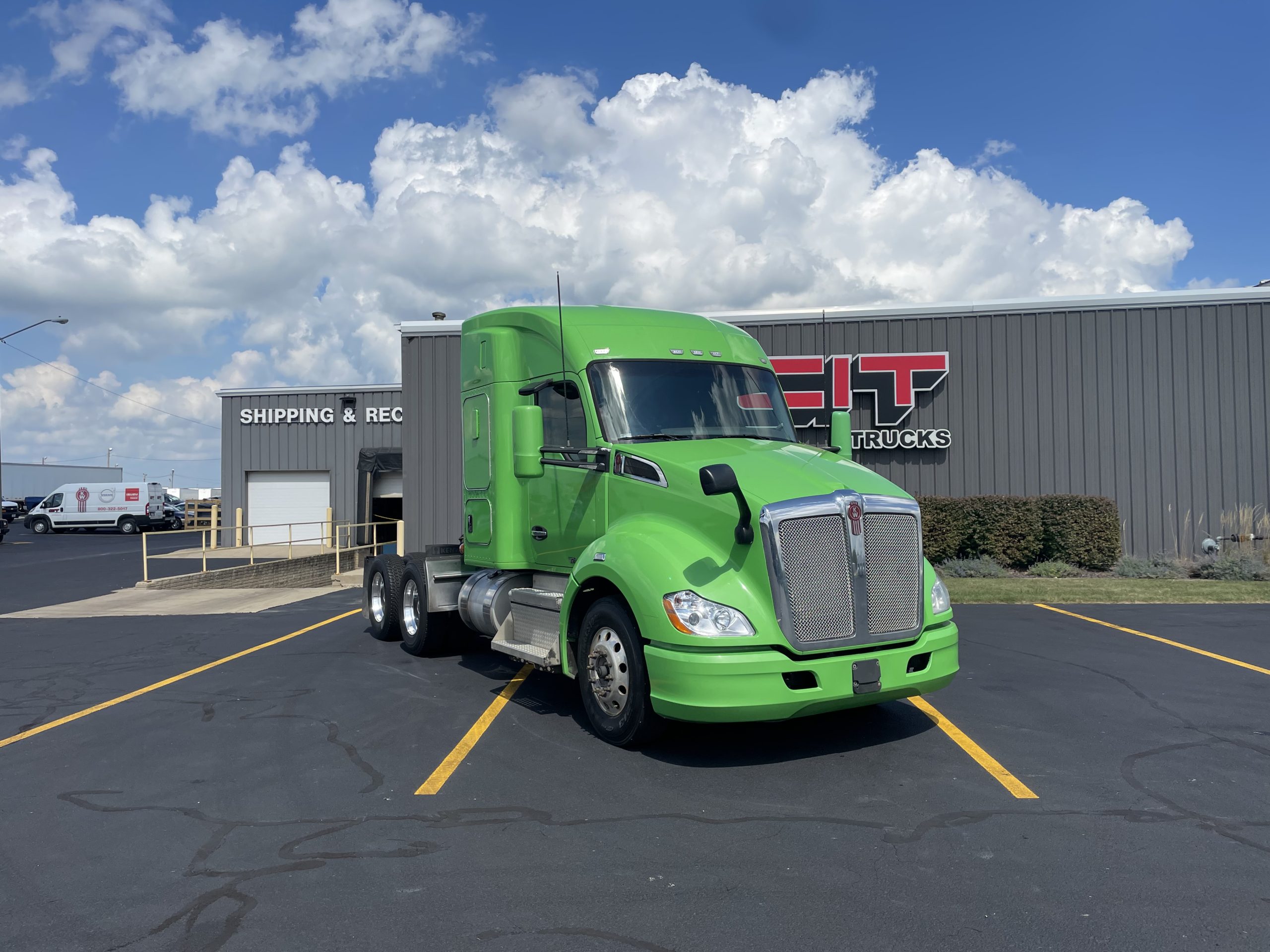 2018 KENWORTH T680 - image 2 of 6