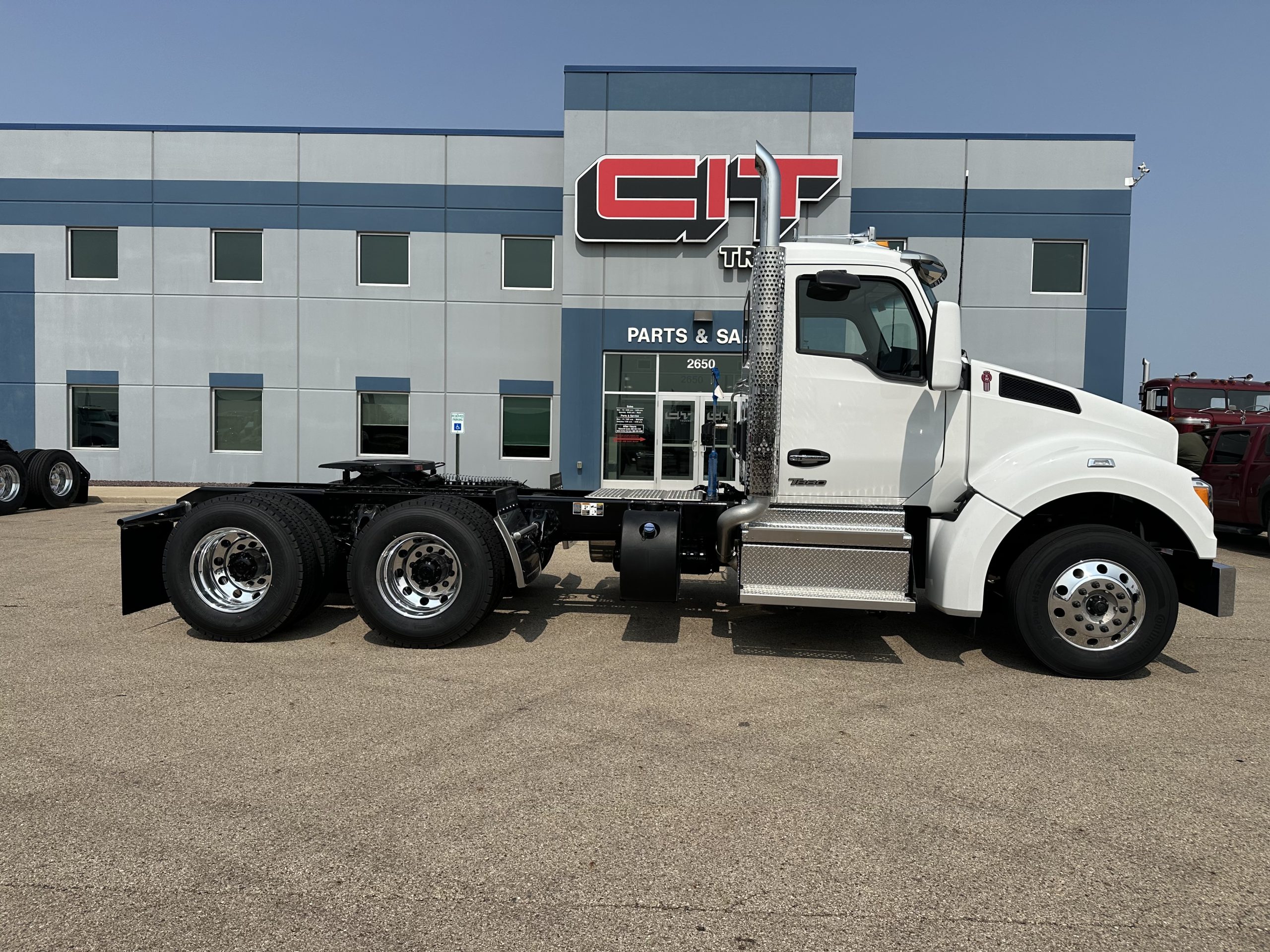 2025 KENWORTH T880 - image 3 of 6