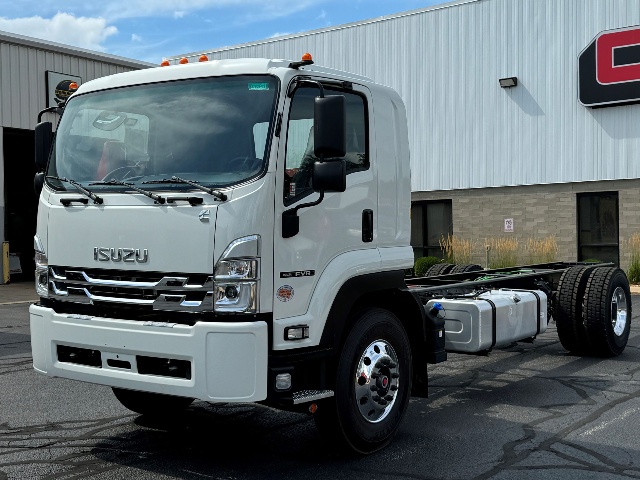 2025 ISUZU FVR - image 1 of 6