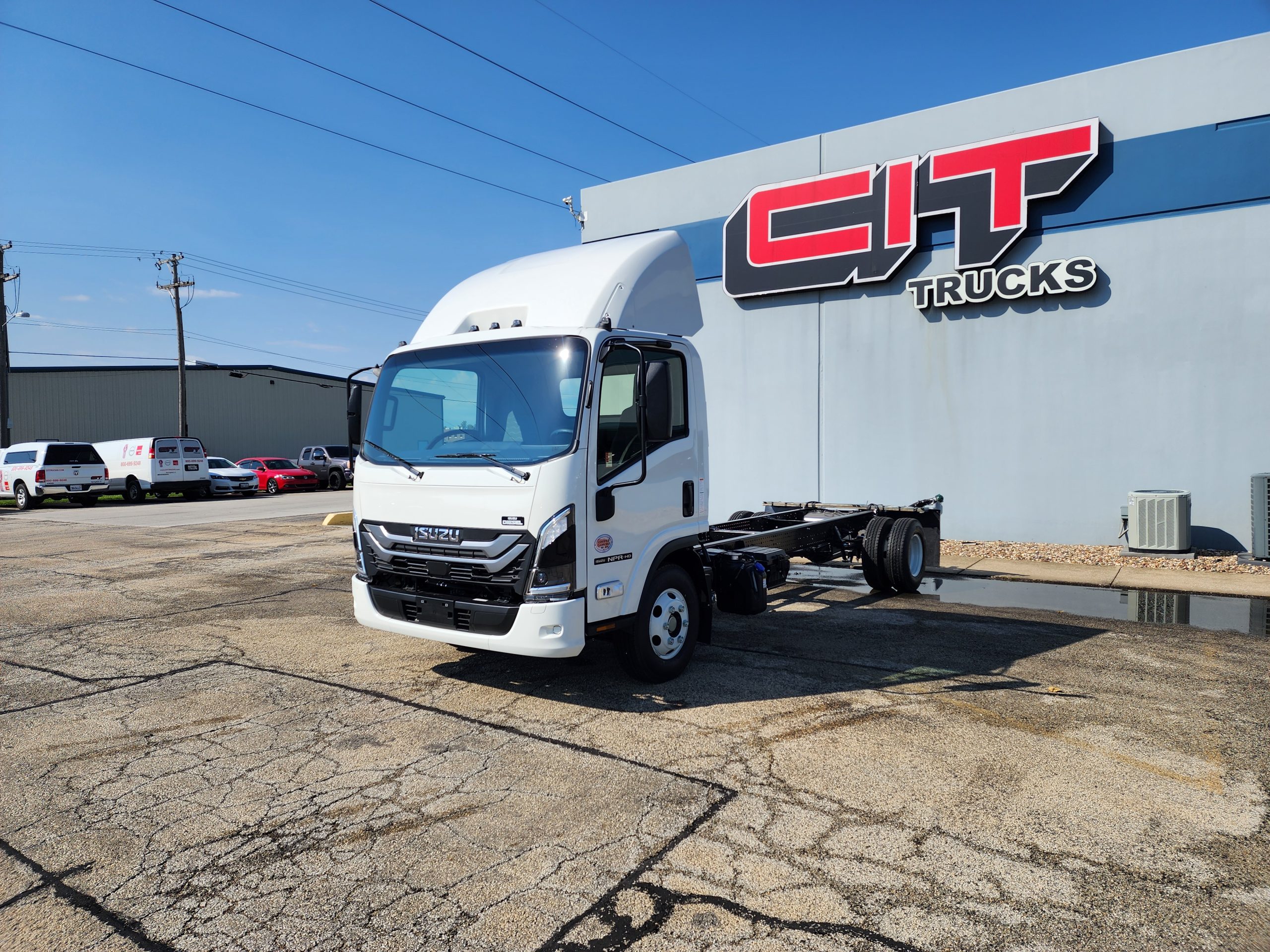 2025 ISUZU NPR - image 1 of 6