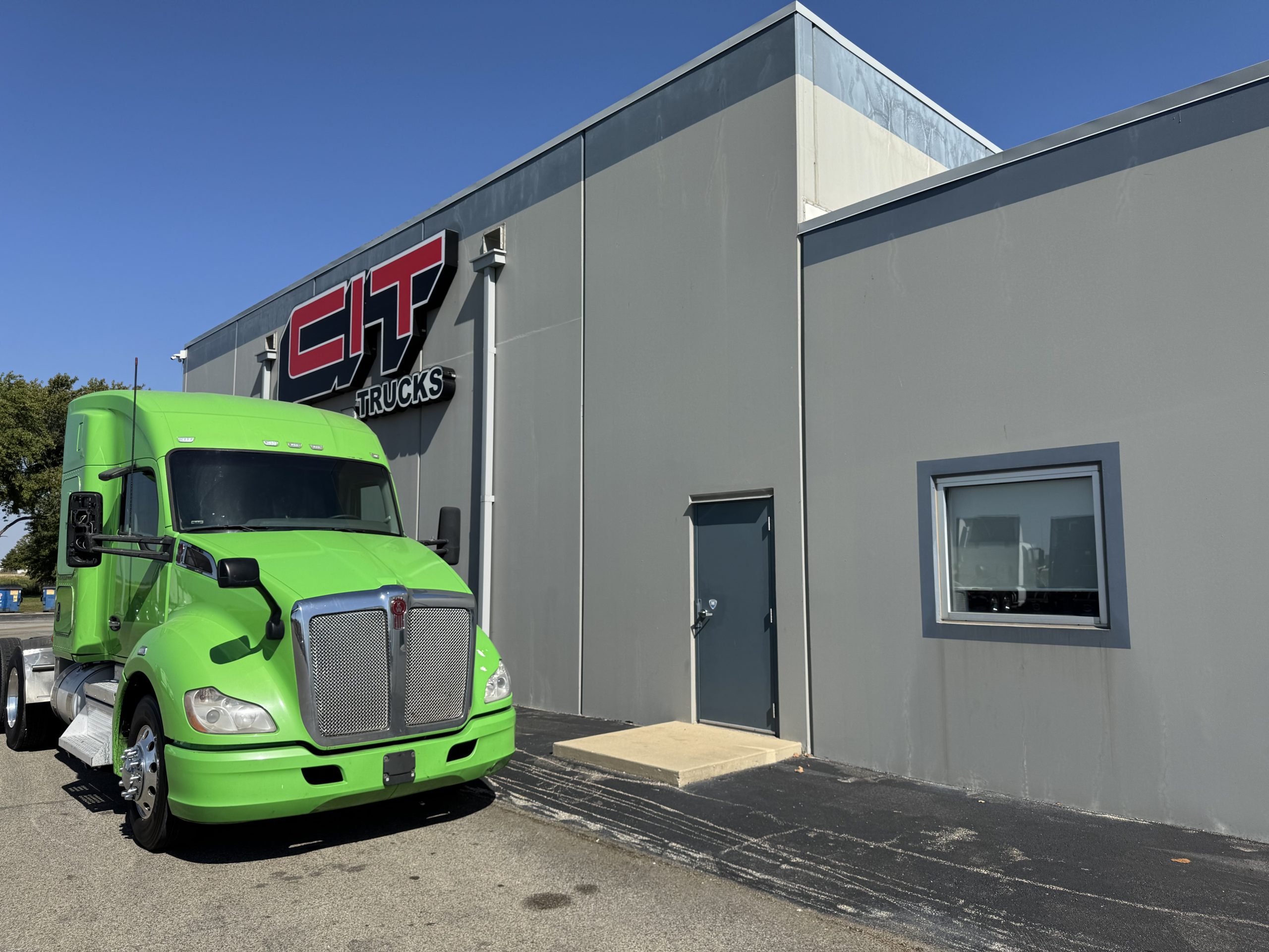 2018 KENWORTH T680 - image 3 of 6