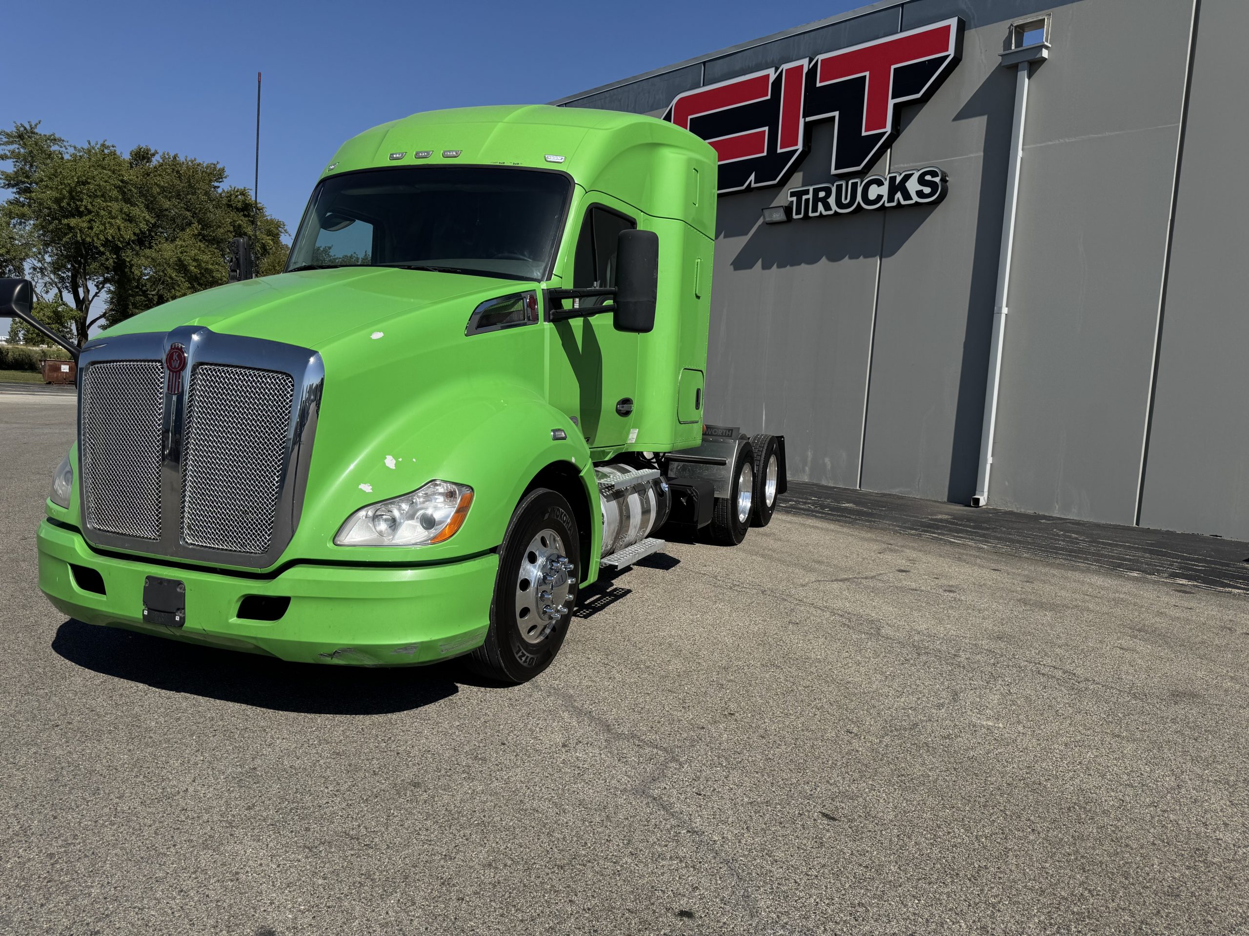 2018 KENWORTH T680 - image 1 of 6