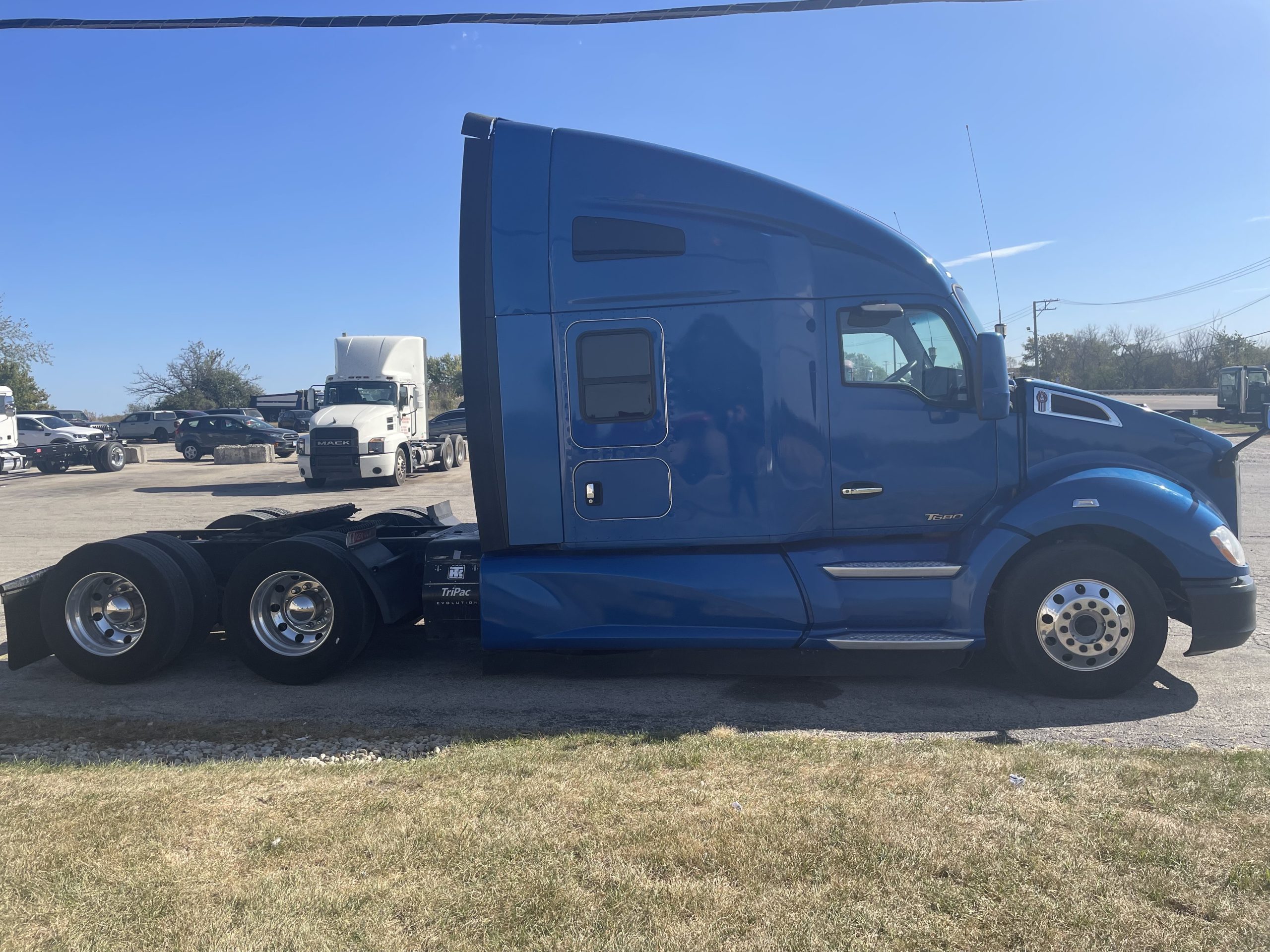 2020 KENWORTH T680 - image 3 of 6