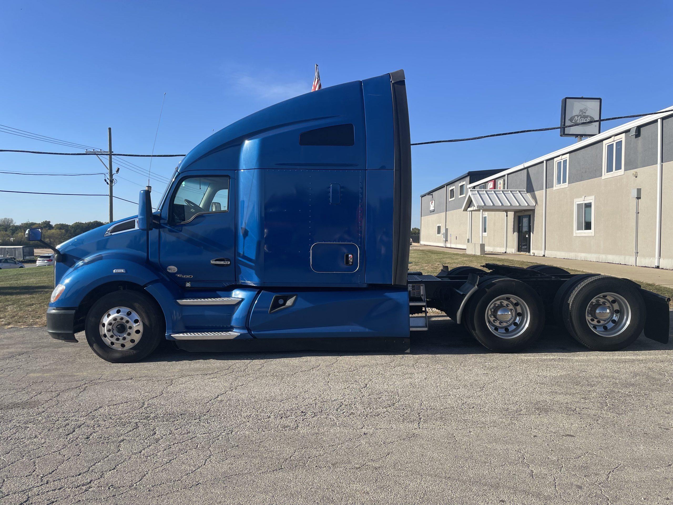 2020 KENWORTH T680 - image 5 of 6