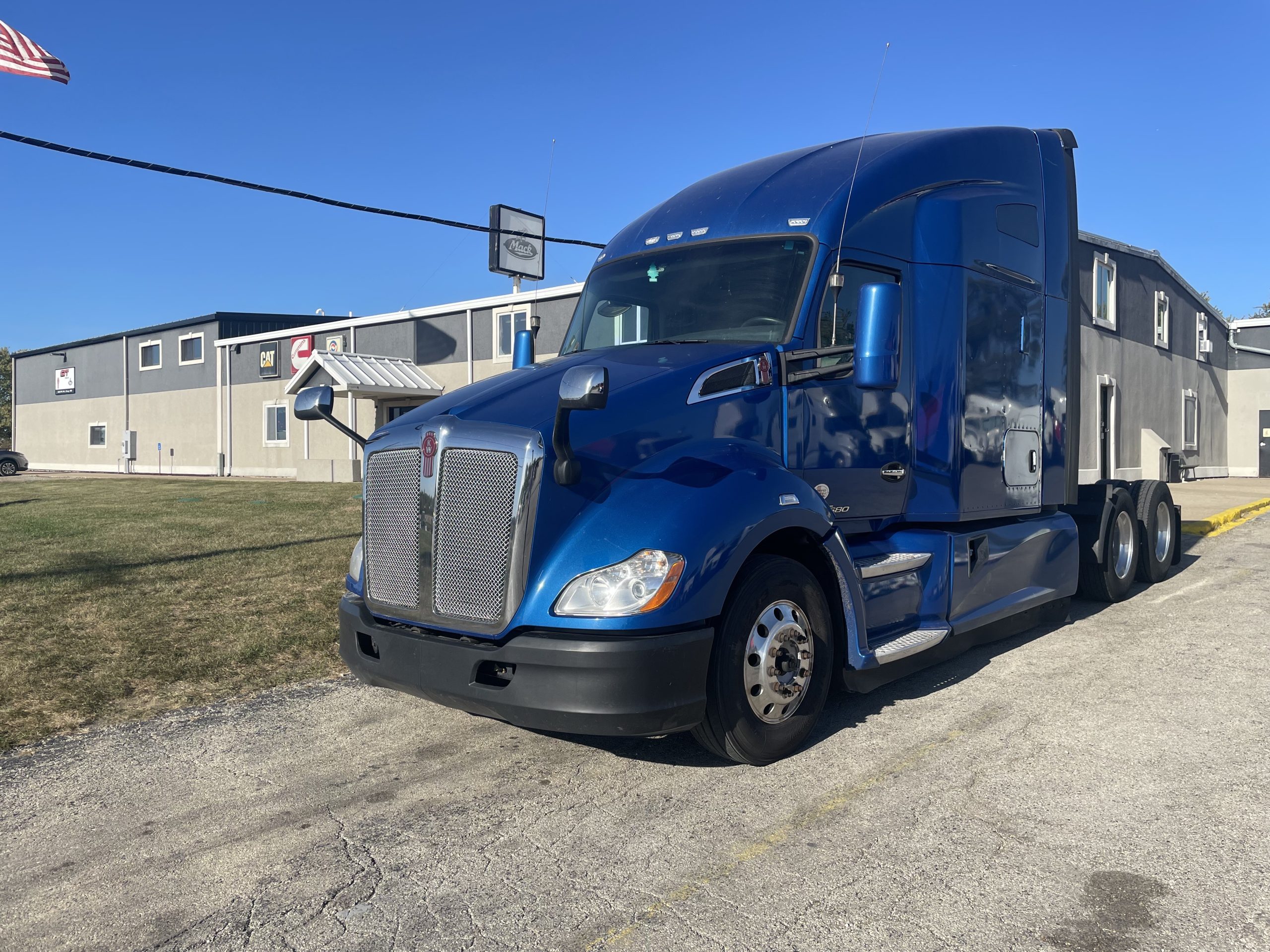 2020 KENWORTH T680 - image 1 of 6