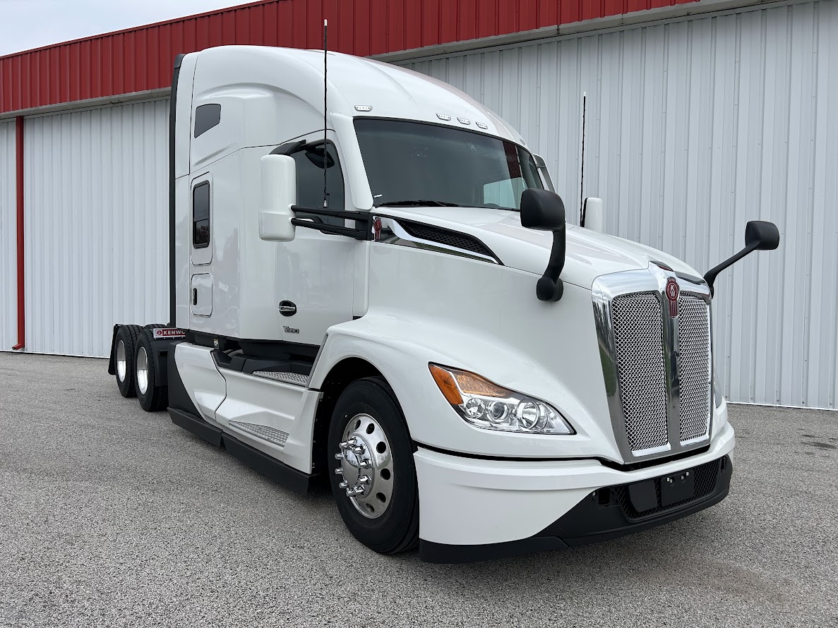 2025 KENWORTH T680 - image 2 of 6