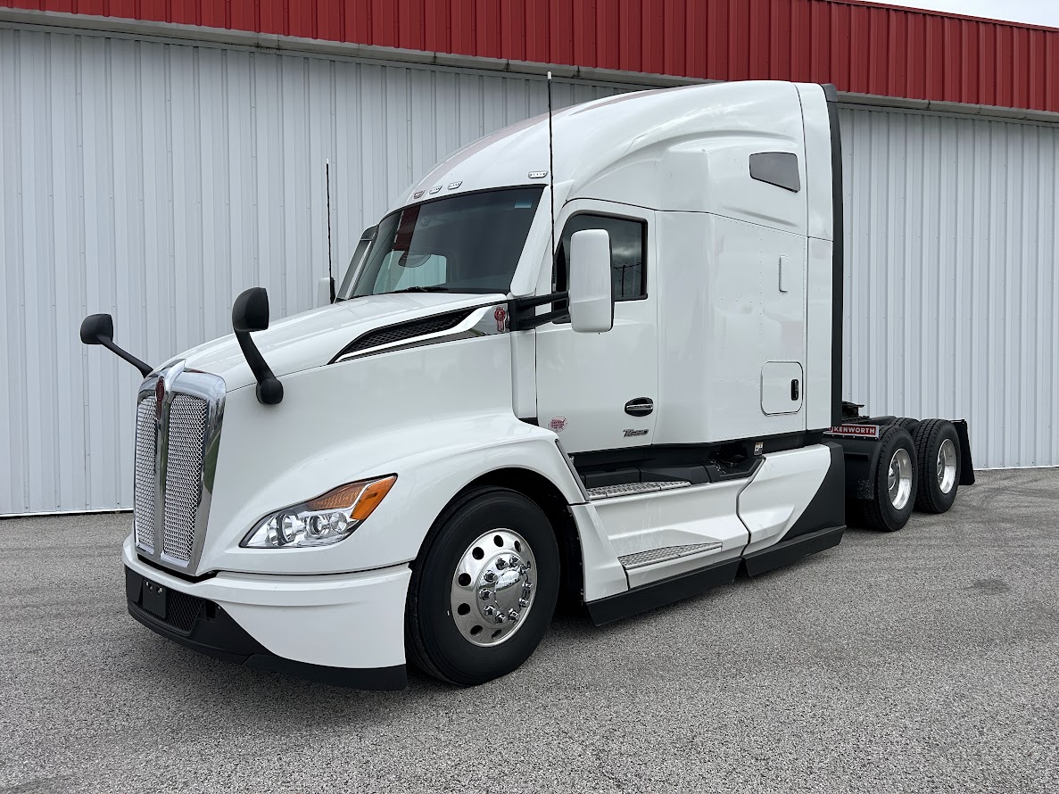 2025 KENWORTH T680 - image 1 of 6