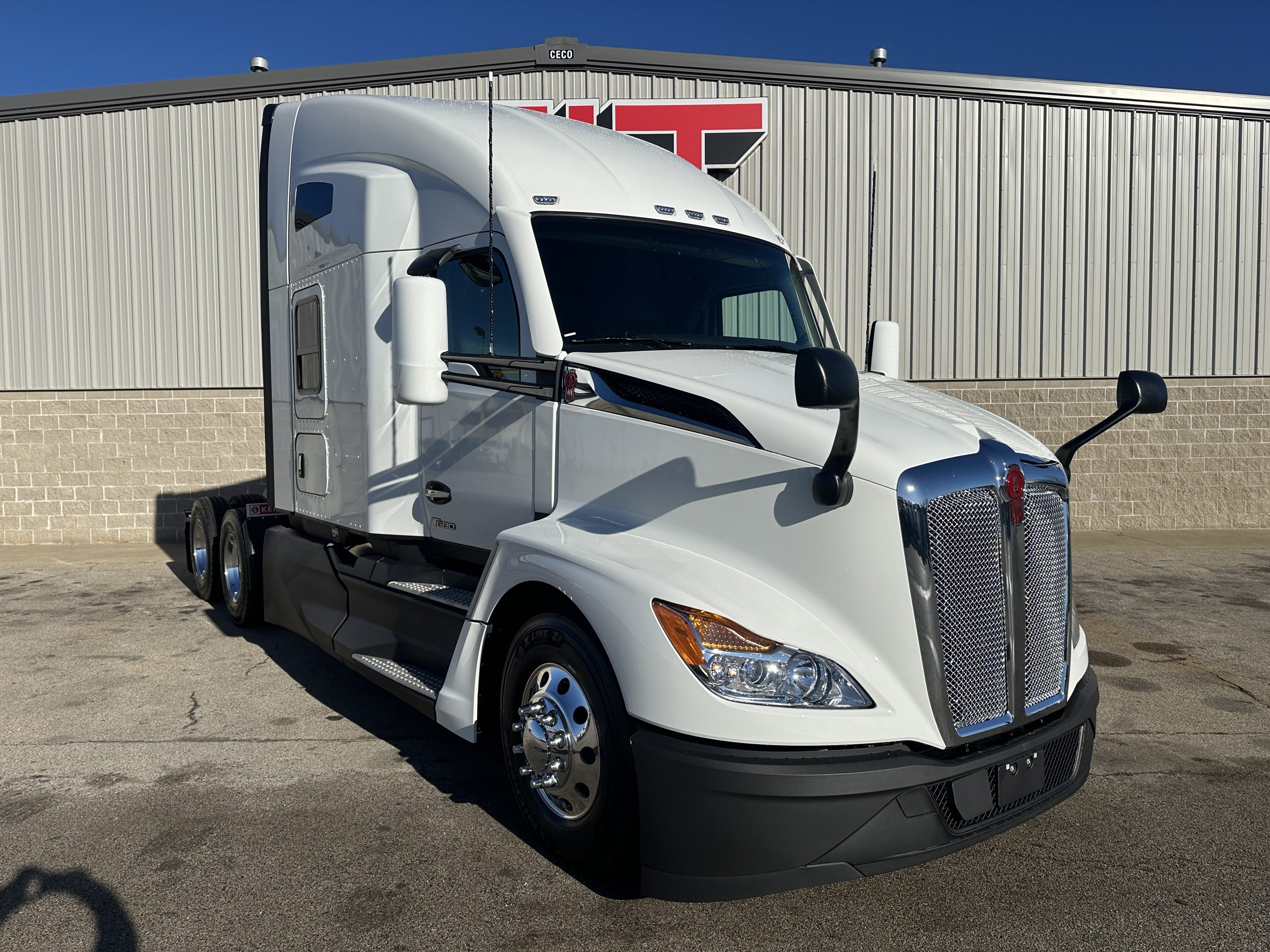 2025 KENWORTH T680 - image 3 of 6