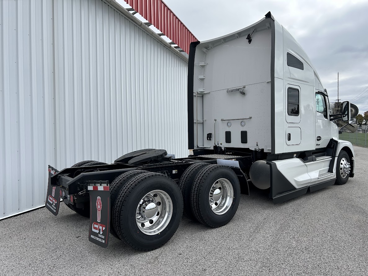 2025 KENWORTH T680 - image 4 of 6