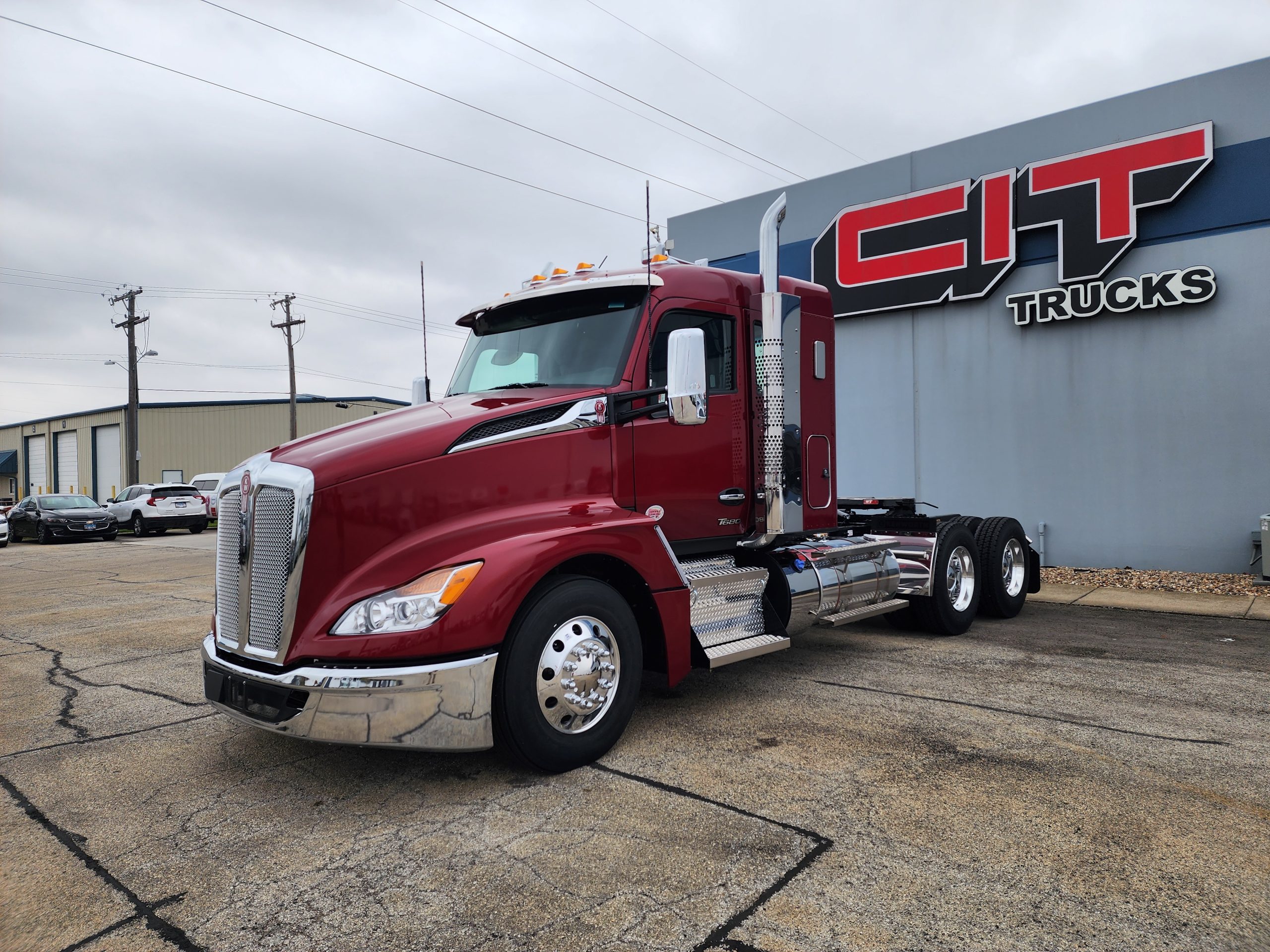 2025 KENWORTH T680 - image 1 of 6