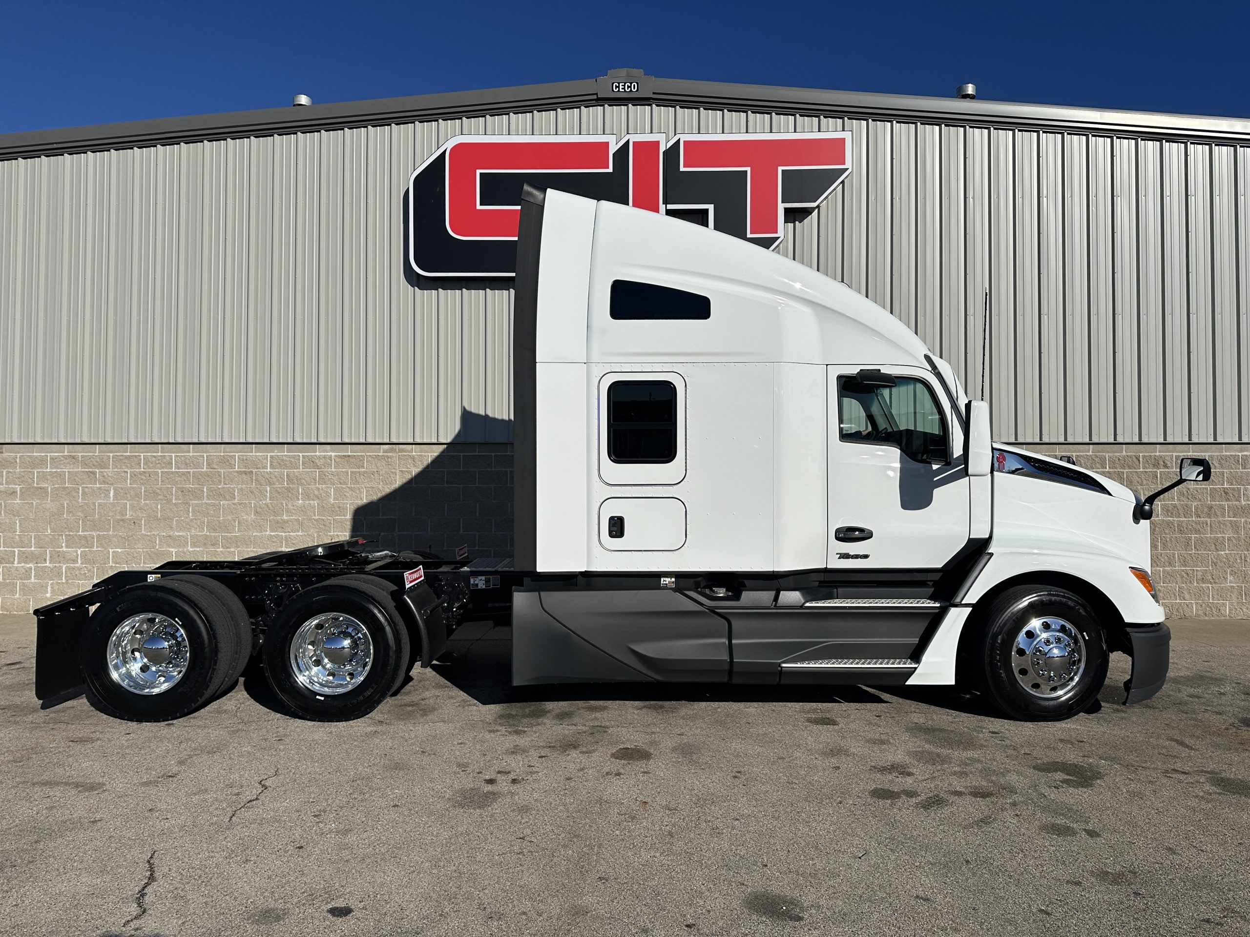 2025 KENWORTH T680 - image 4 of 6