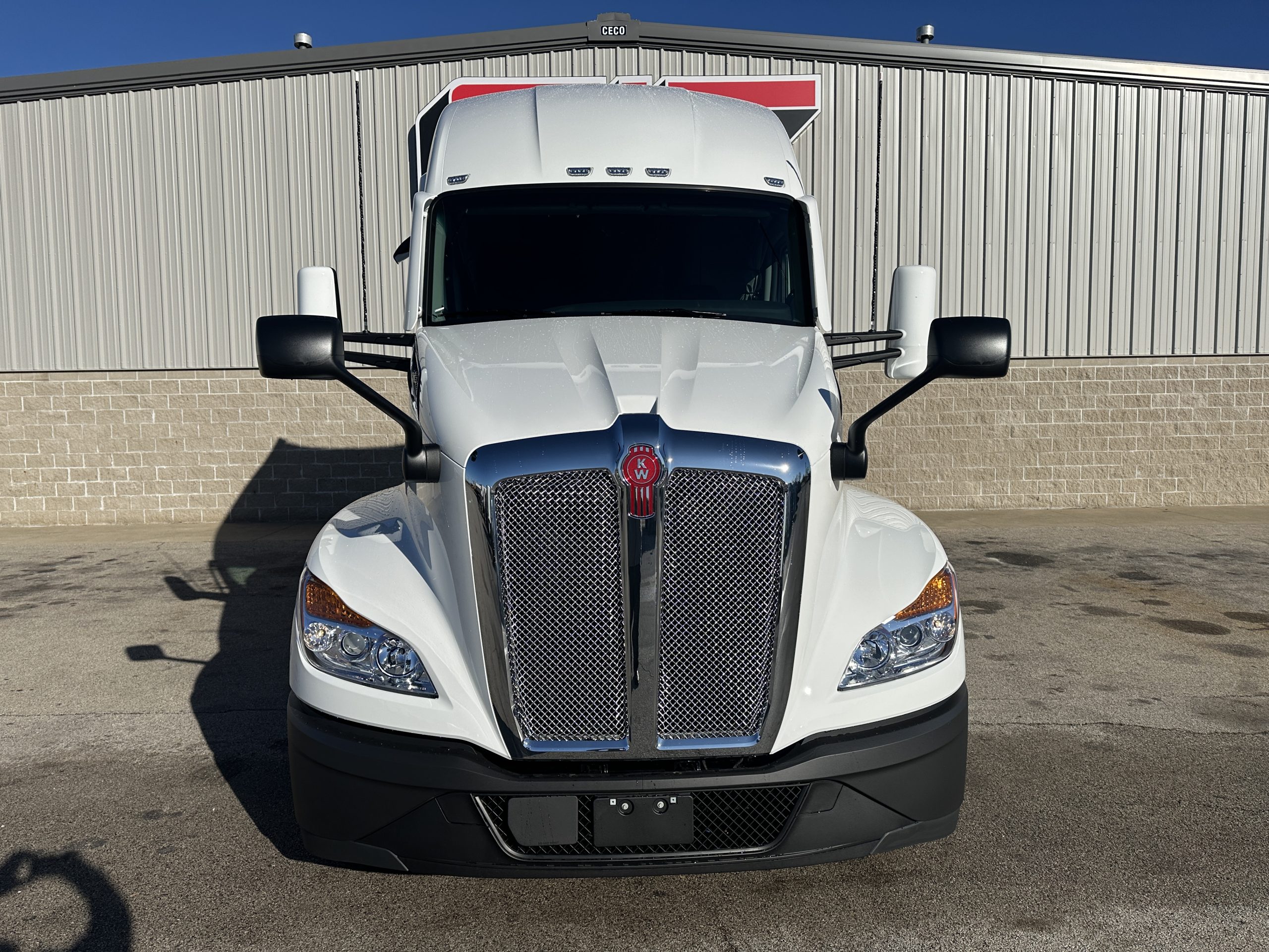 2025 KENWORTH T680 - image 2 of 6