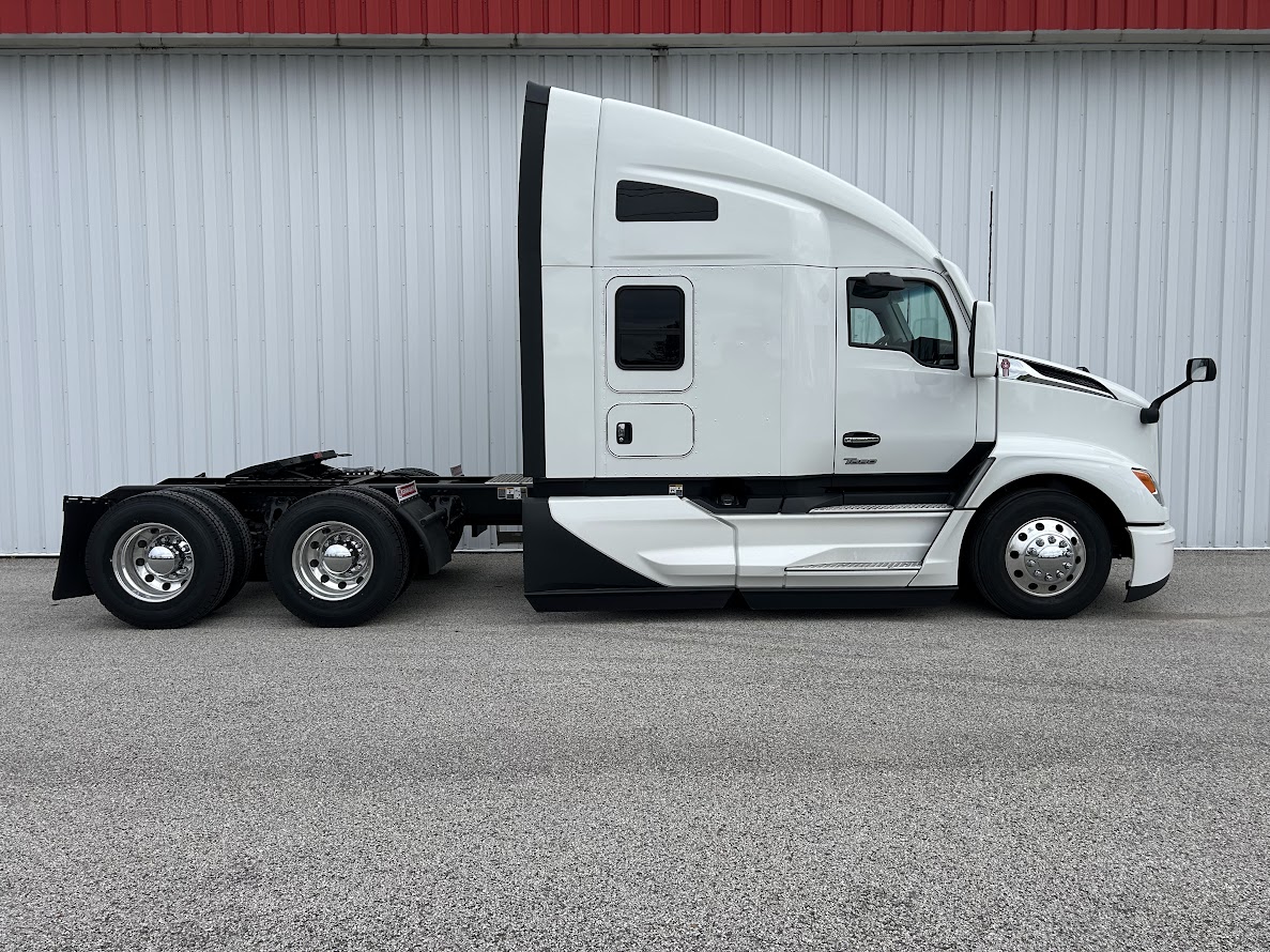 2025 KENWORTH T680 - image 3 of 6