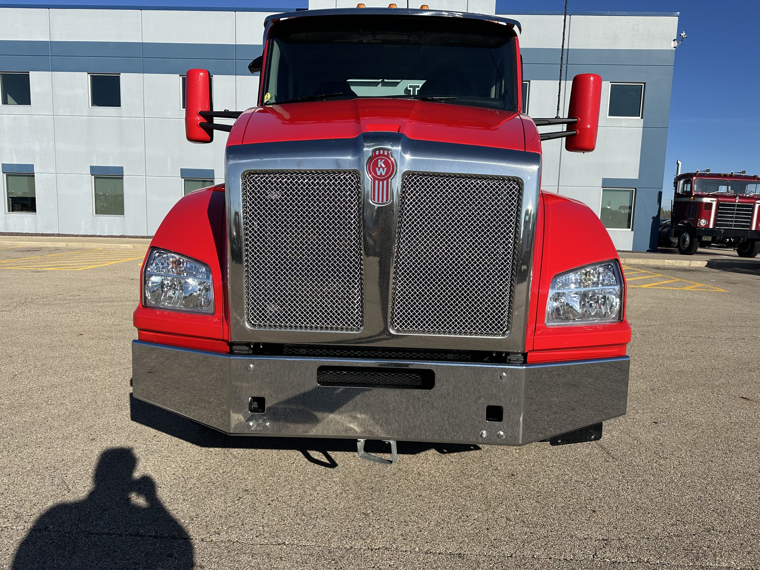 2024 KENWORTH T880 - image 2 of 6