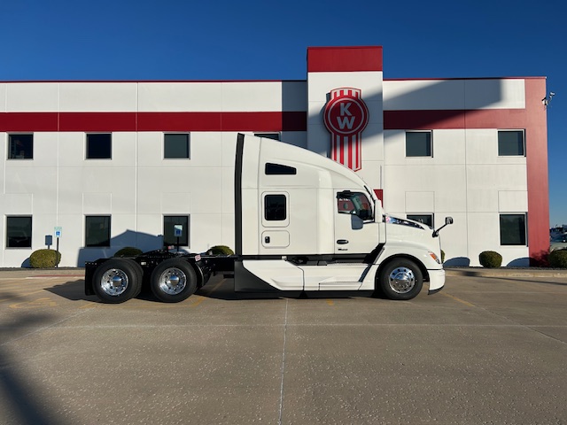 2025 KENWORTH T680 - image 4 of 6