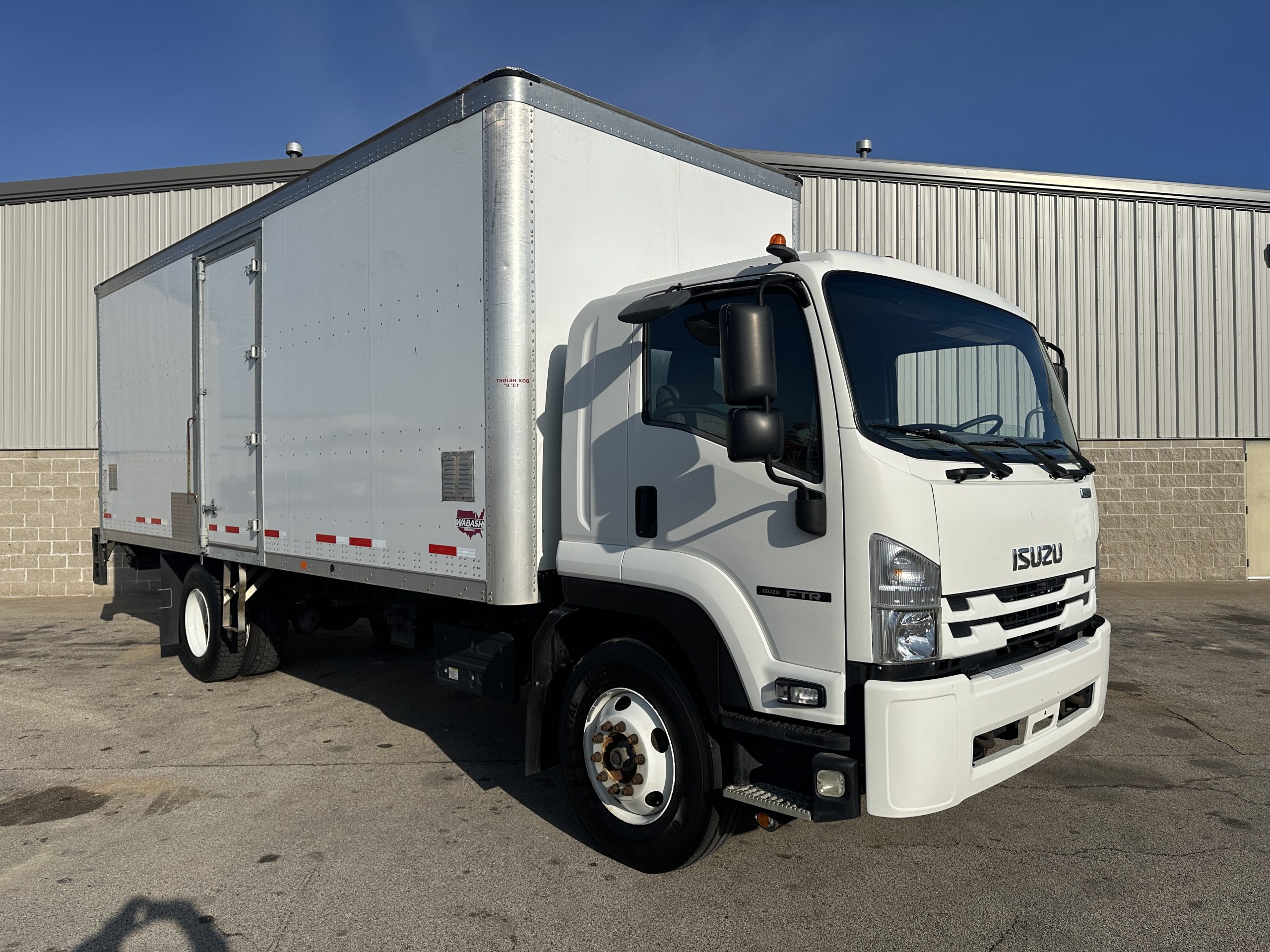 2019 ISUZU FTR - image 3 of 6