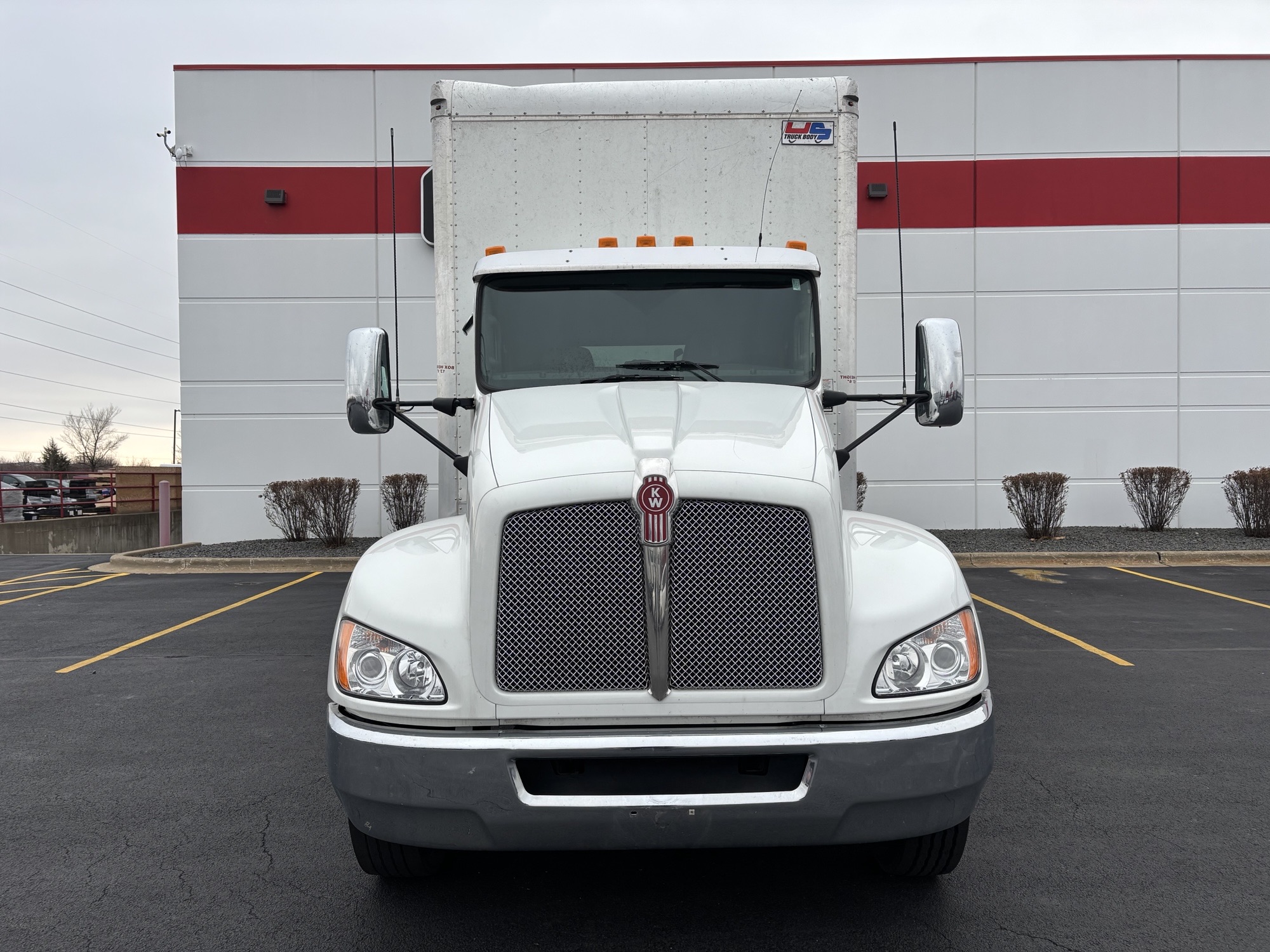 2022 KENWORTH T270 - image 2 of 6