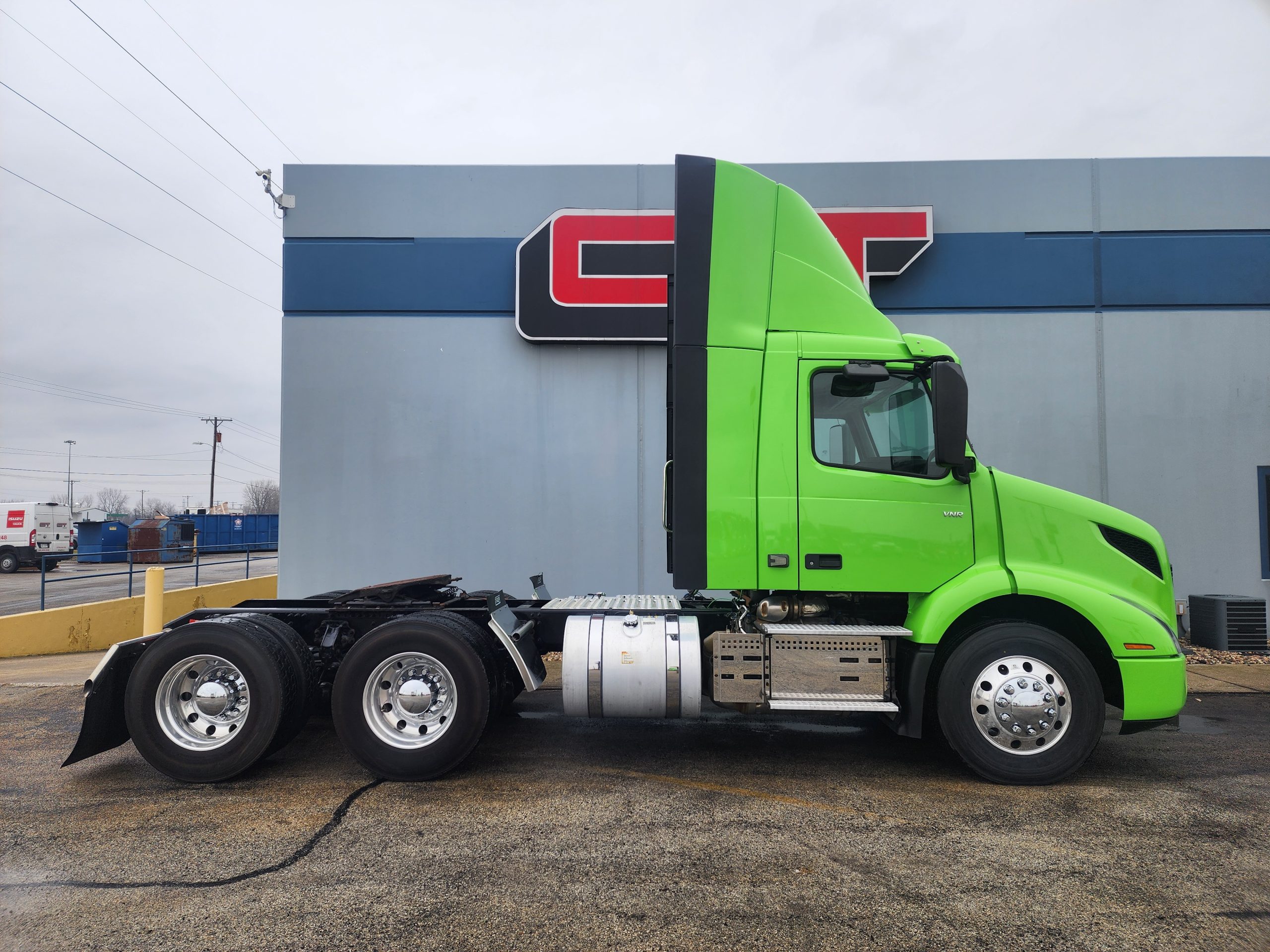 2019 VOLVO VNR300 - image 4 of 6