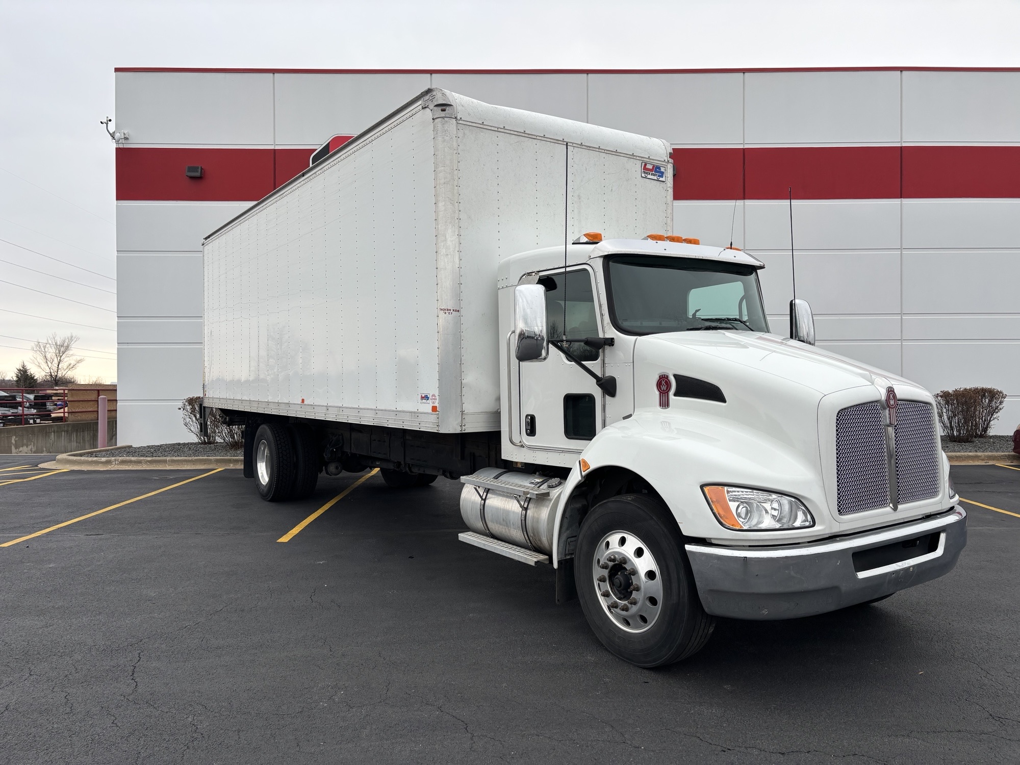 2022 KENWORTH T270 - image 3 of 6