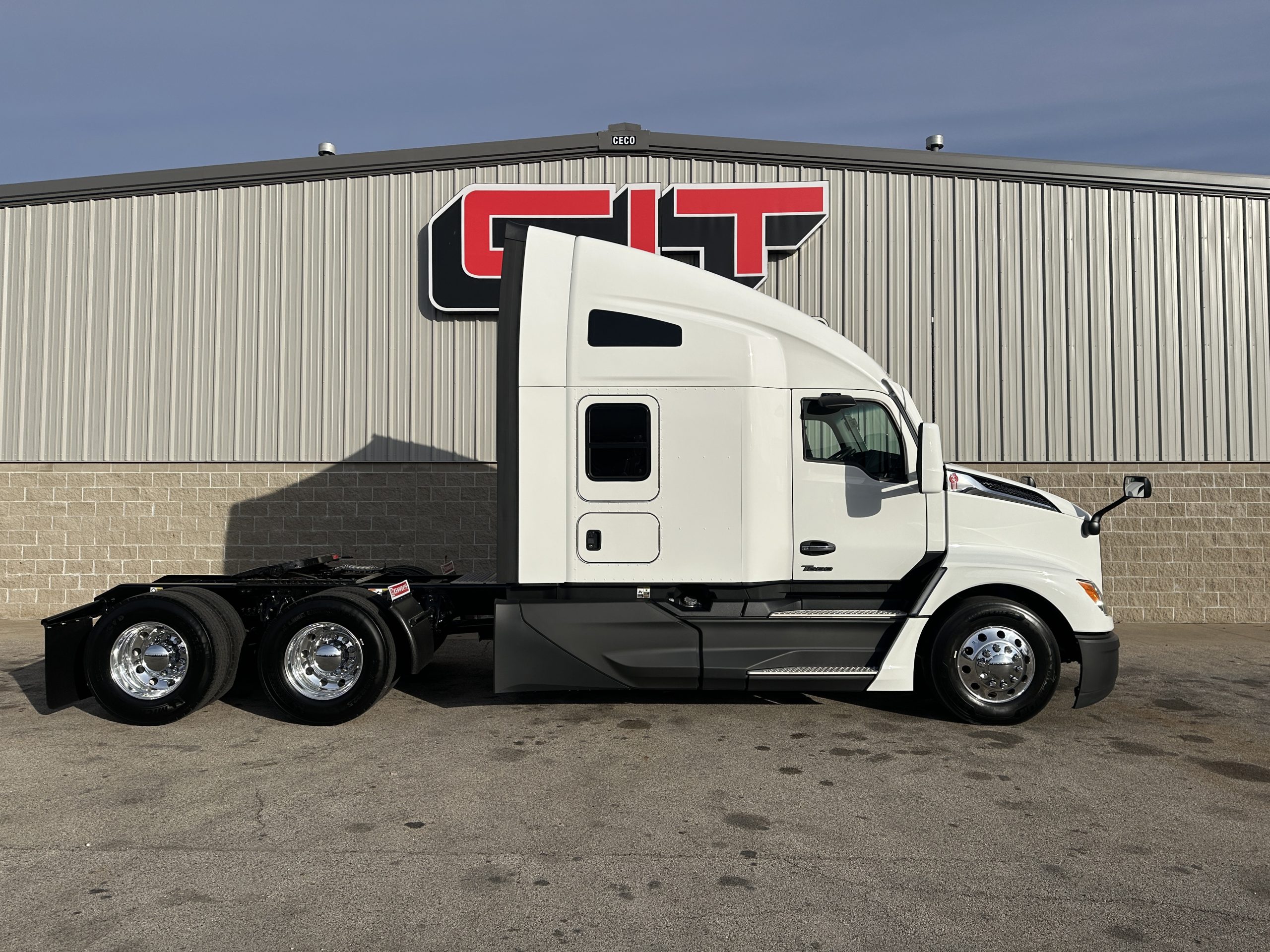 2025 KENWORTH T680 - image 4 of 6