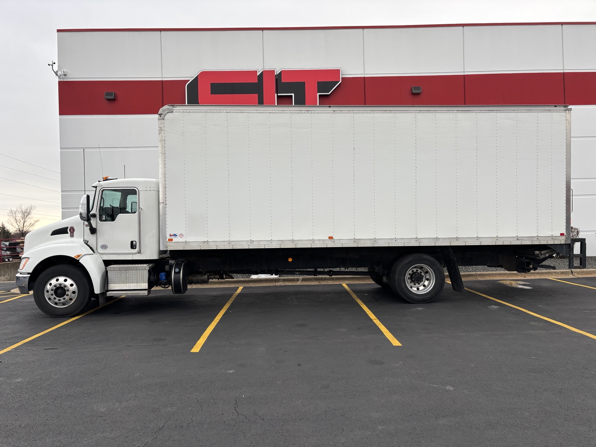 2022 KENWORTH T270 - image 5 of 6