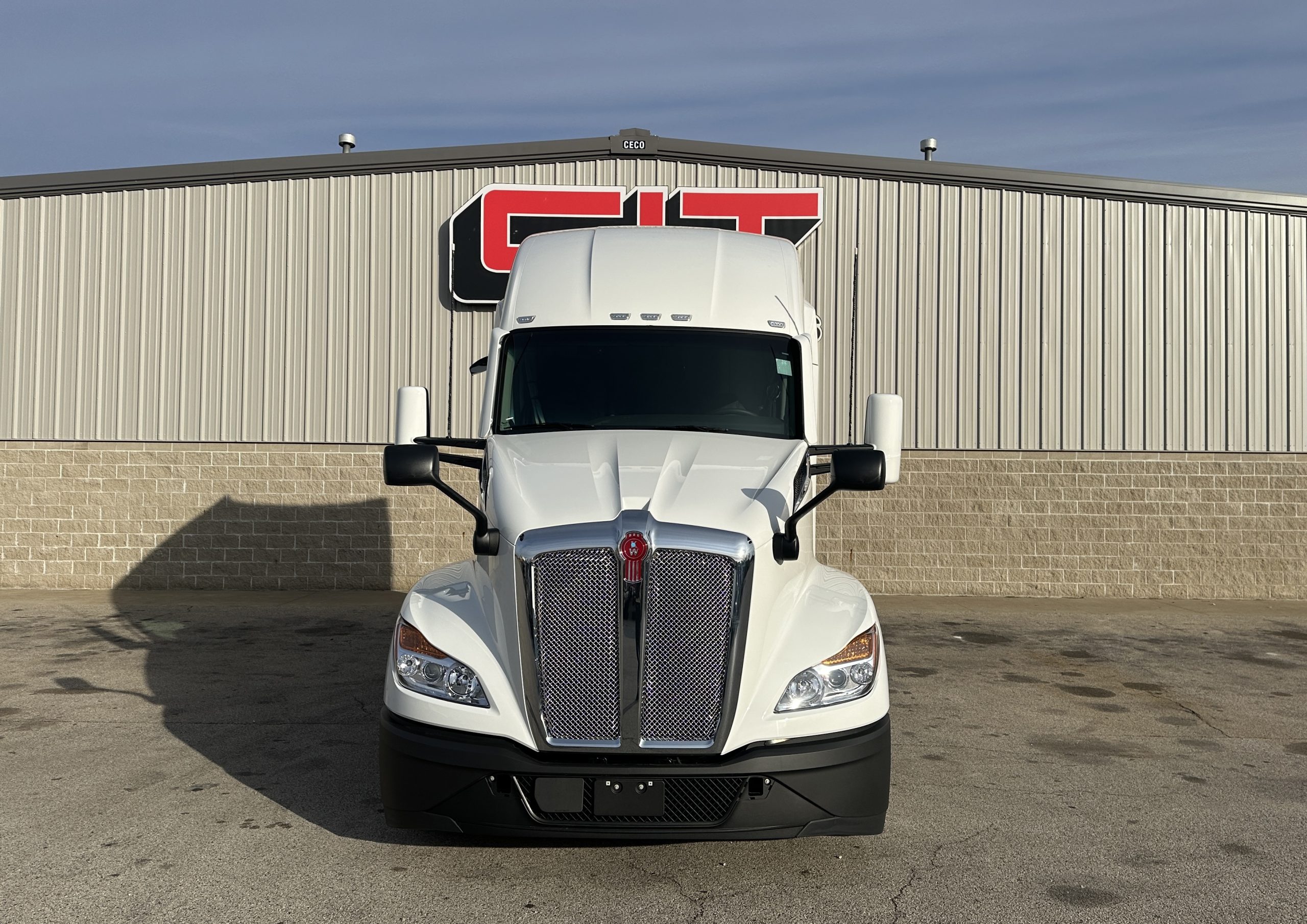 2025 KENWORTH T680 - image 2 of 6