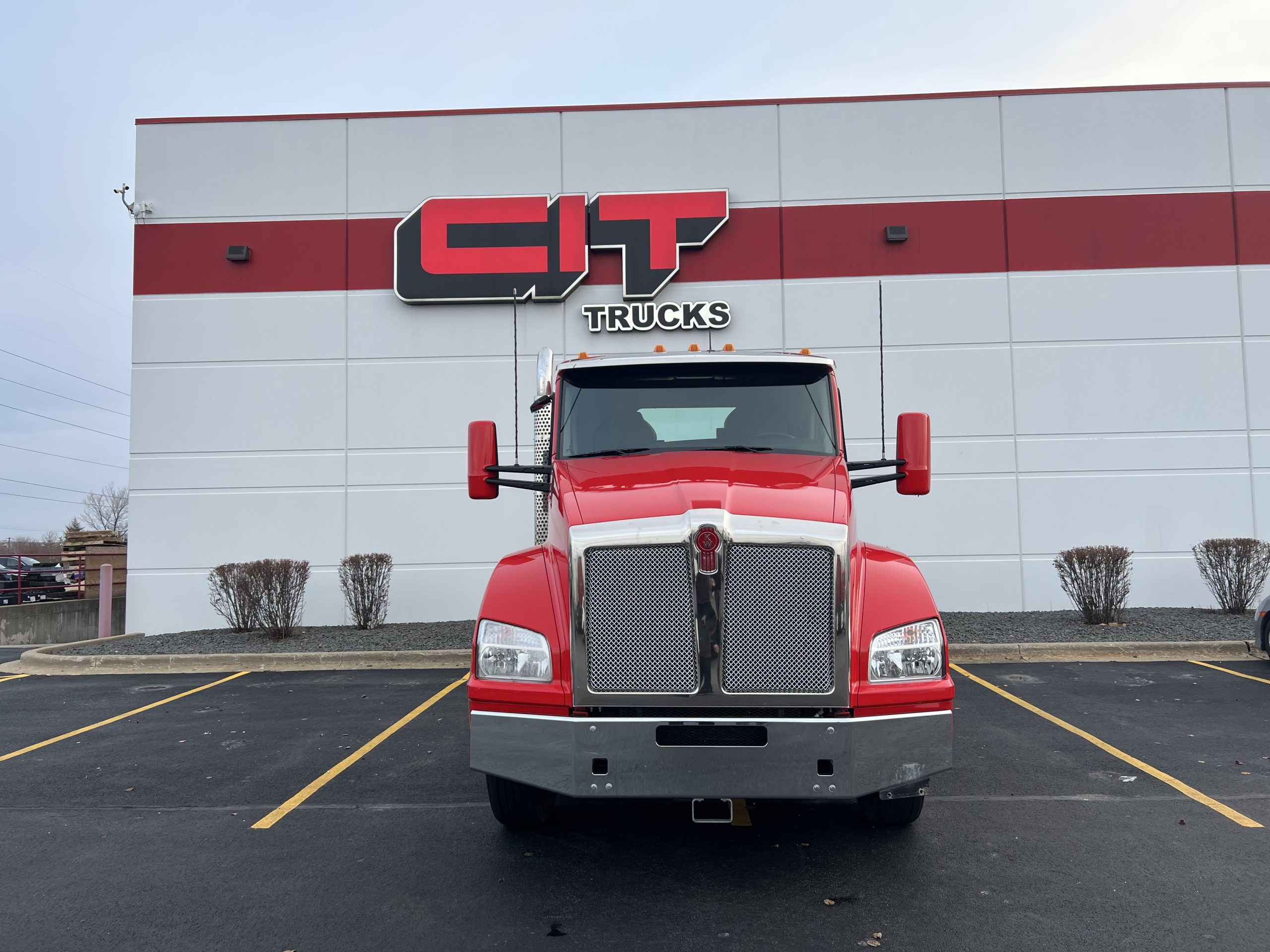 2023 KENWORTH T880 - image 2 of 6