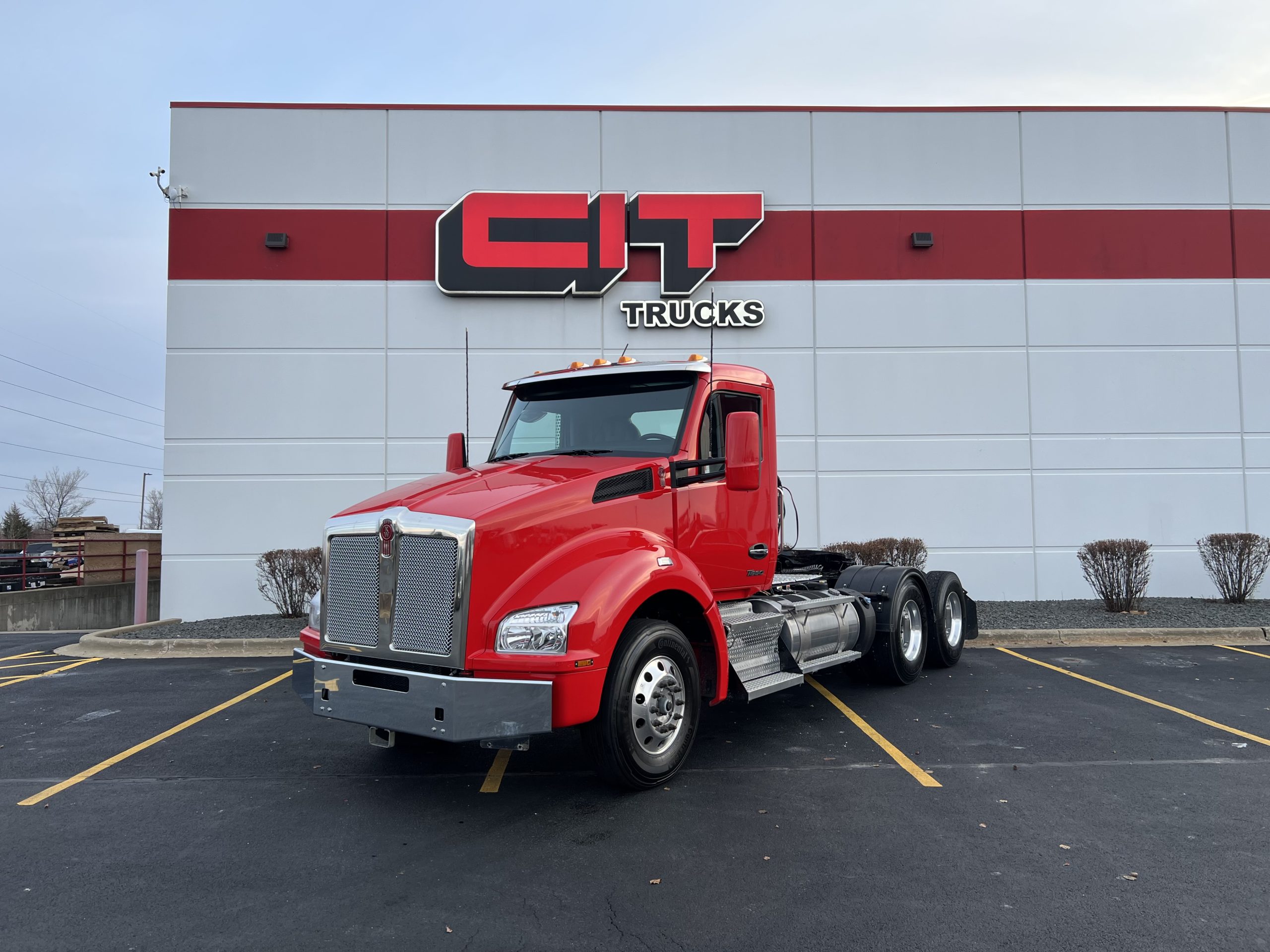 2023 KENWORTH T880 - image 1 of 6