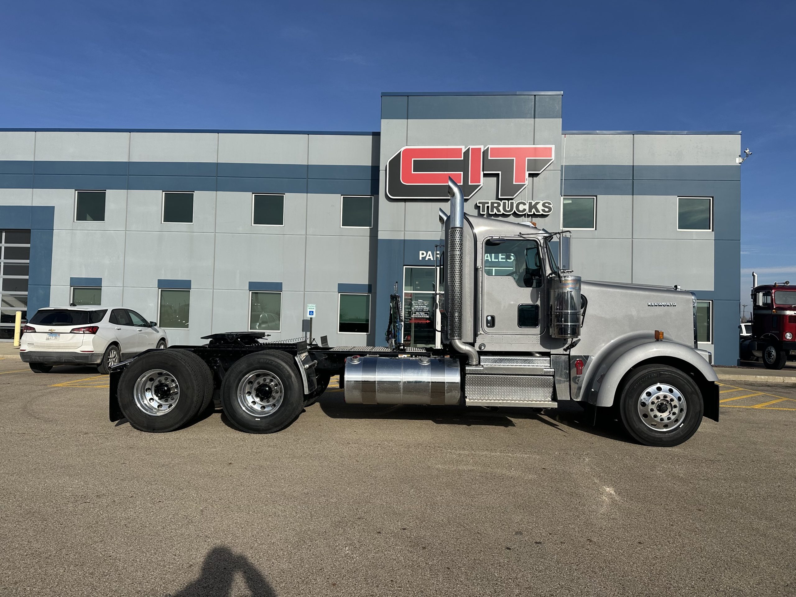 2025 KENWORTH W900L - image 4 of 6