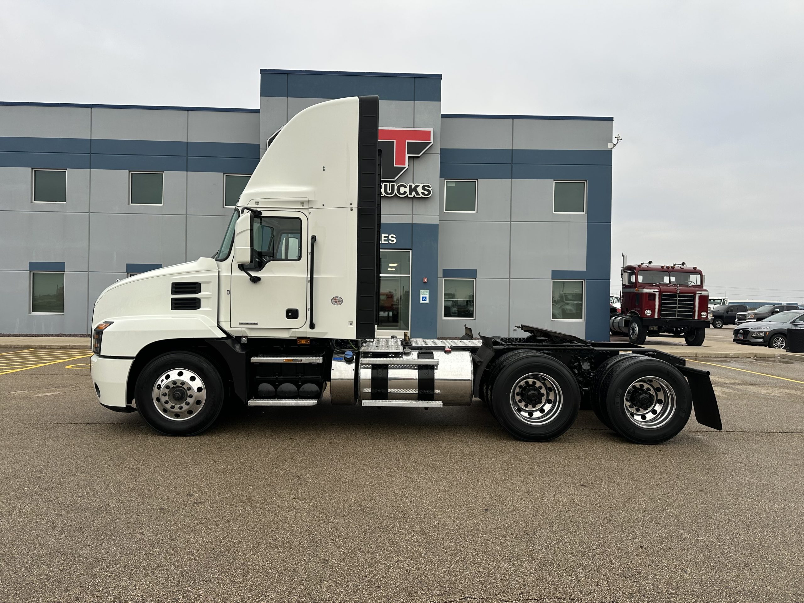 2022 MACK ANTHEM - image 5 of 6