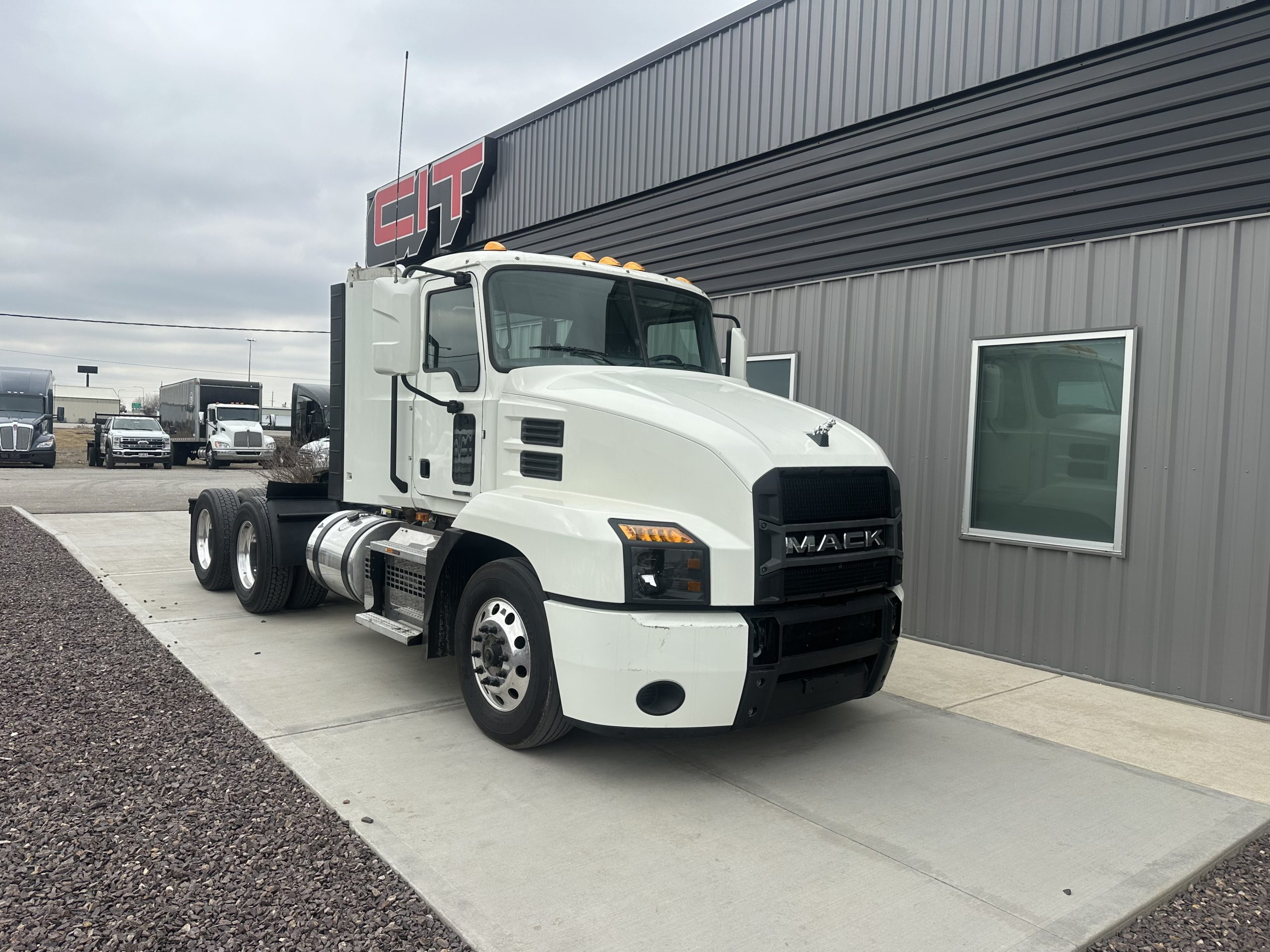 2022 MACK ANTHEM - image 4 of 6