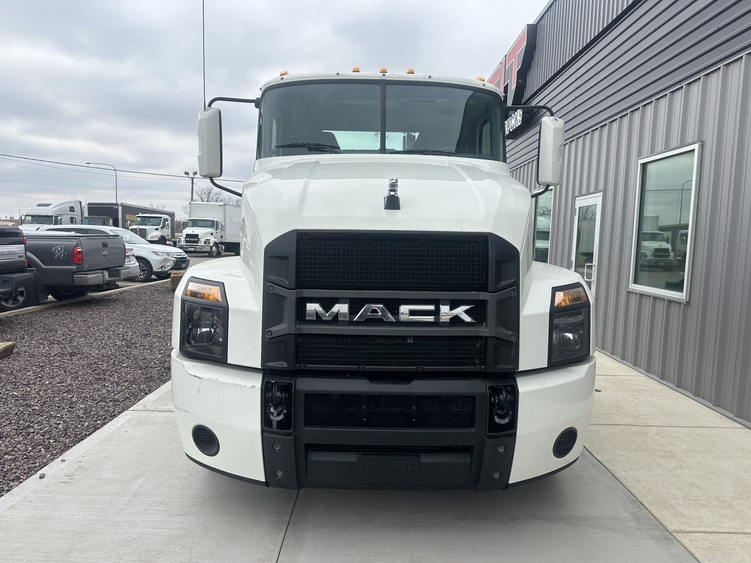 2022 MACK ANTHEM - image 5 of 6