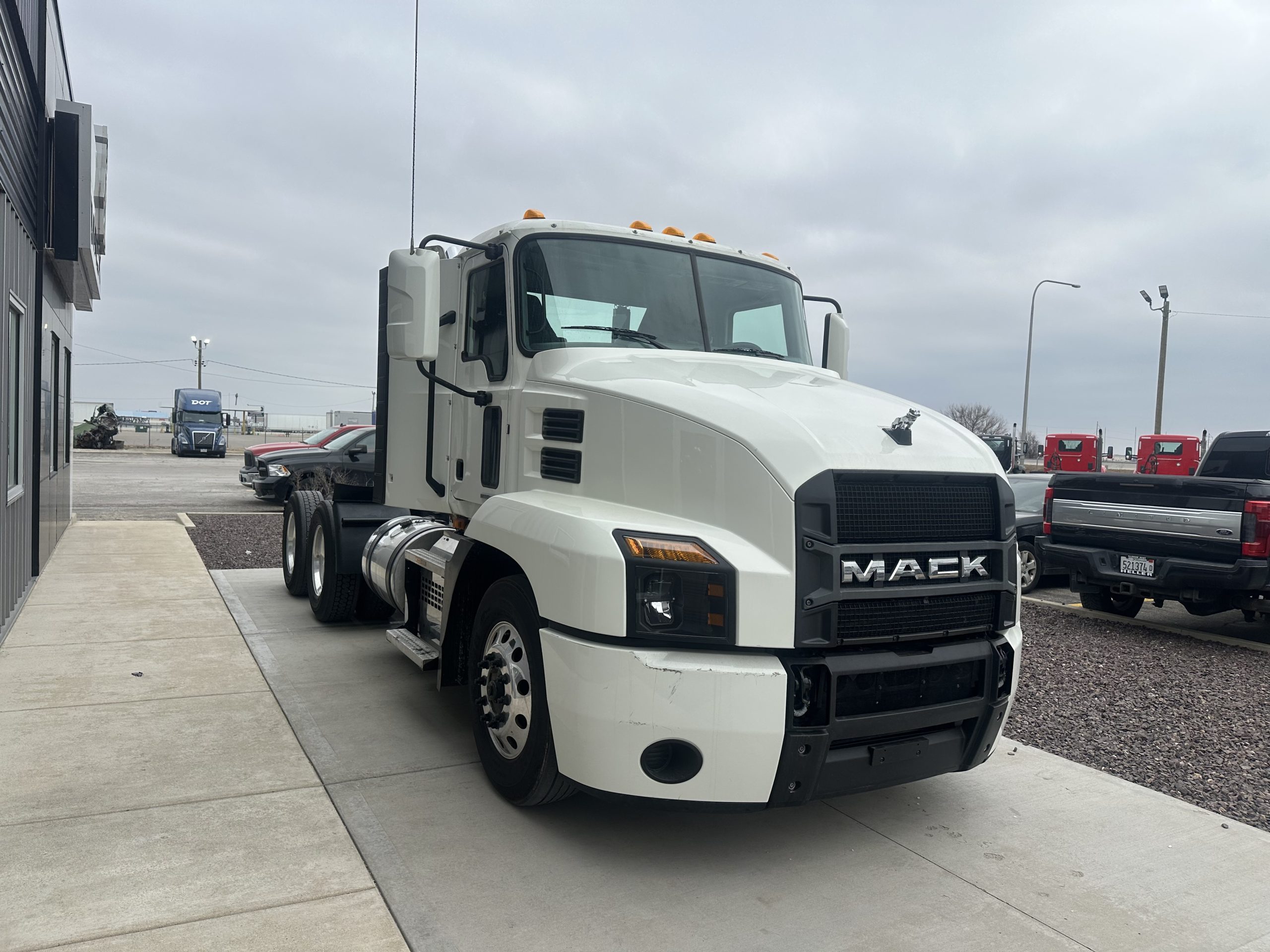 2022 MACK ANTHEM - image 3 of 6