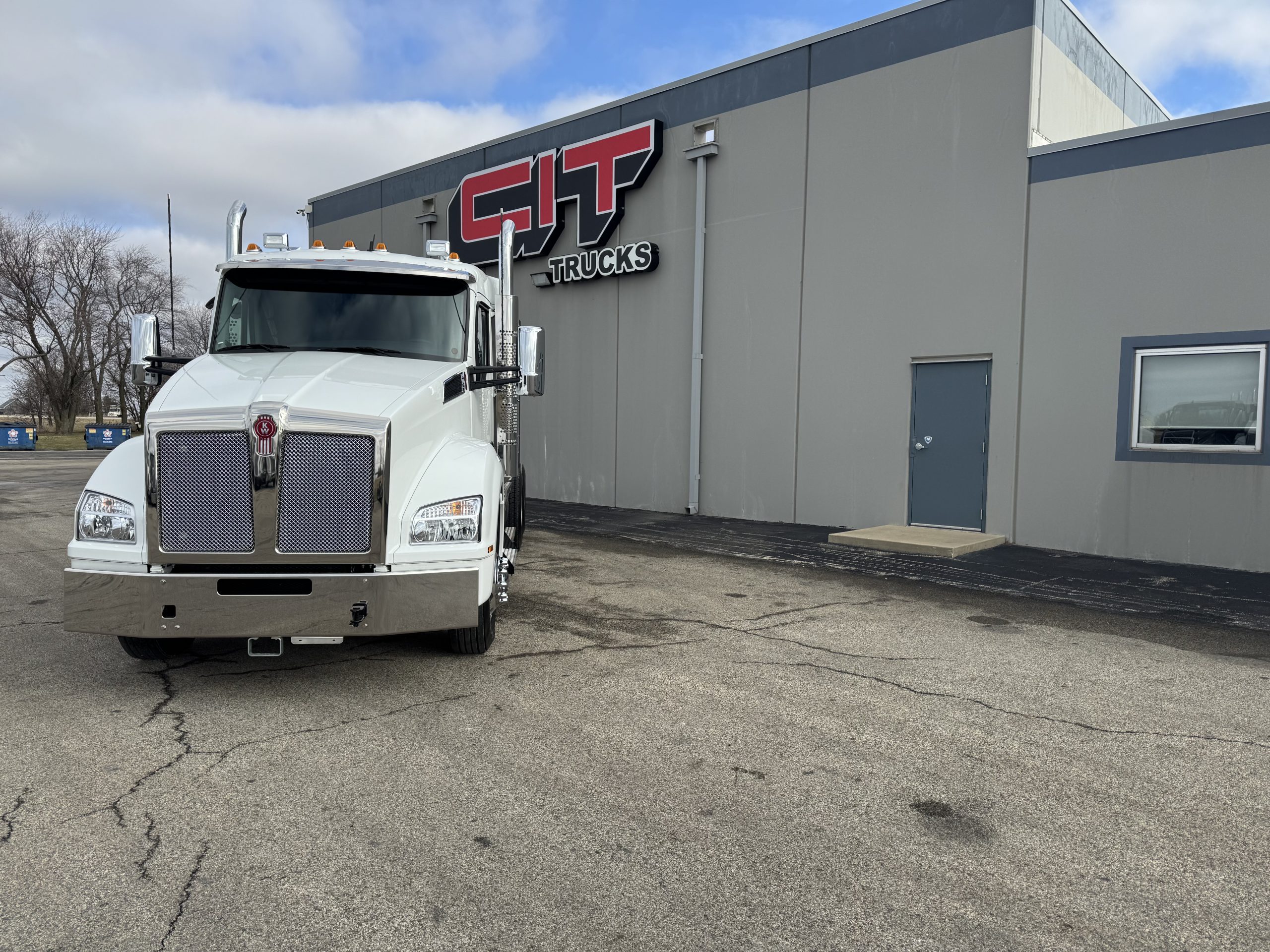 2025 KENWORTH T880 - image 1 of 6