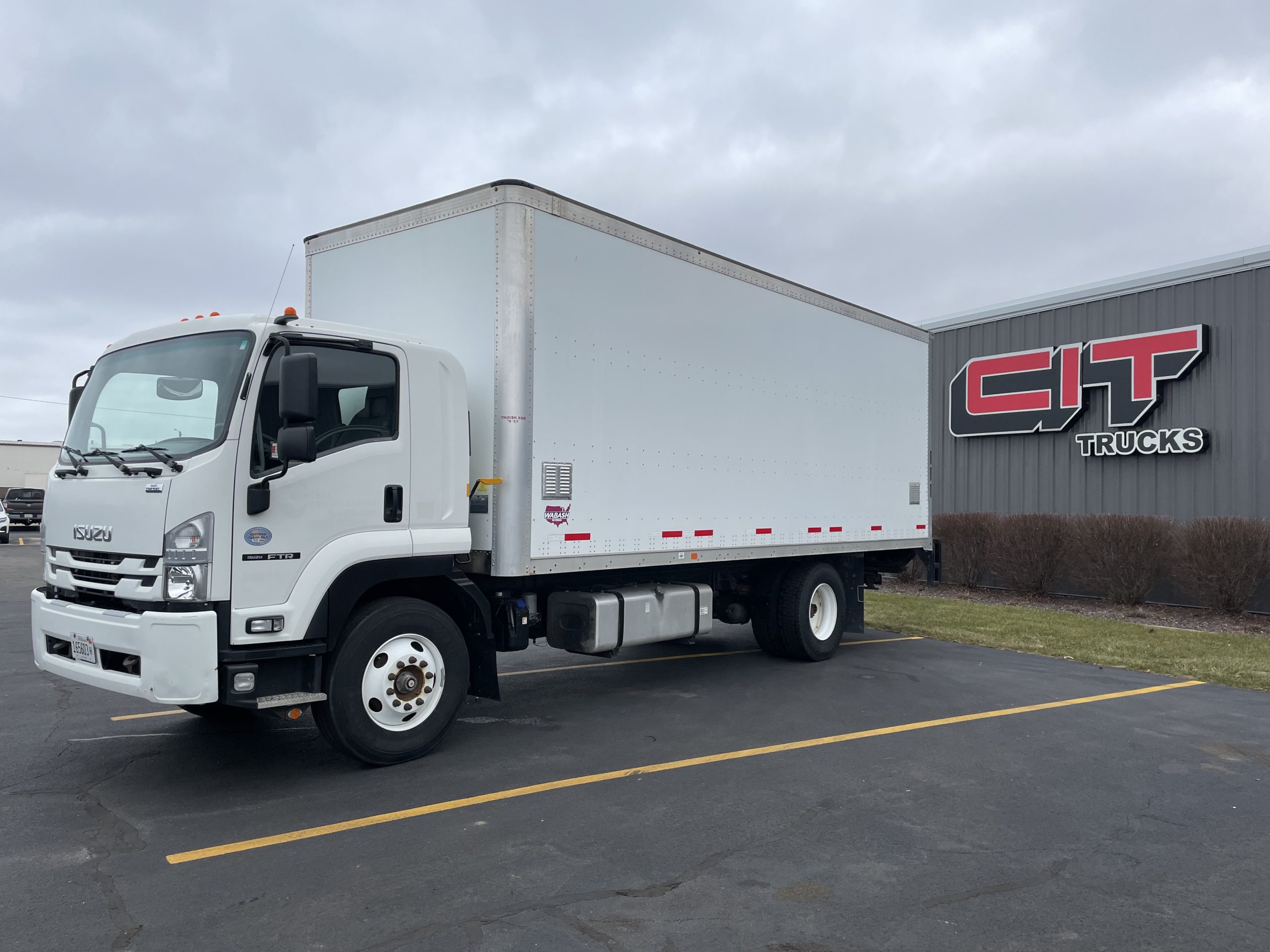 2019 ISUZU FTR - image 1 of 6